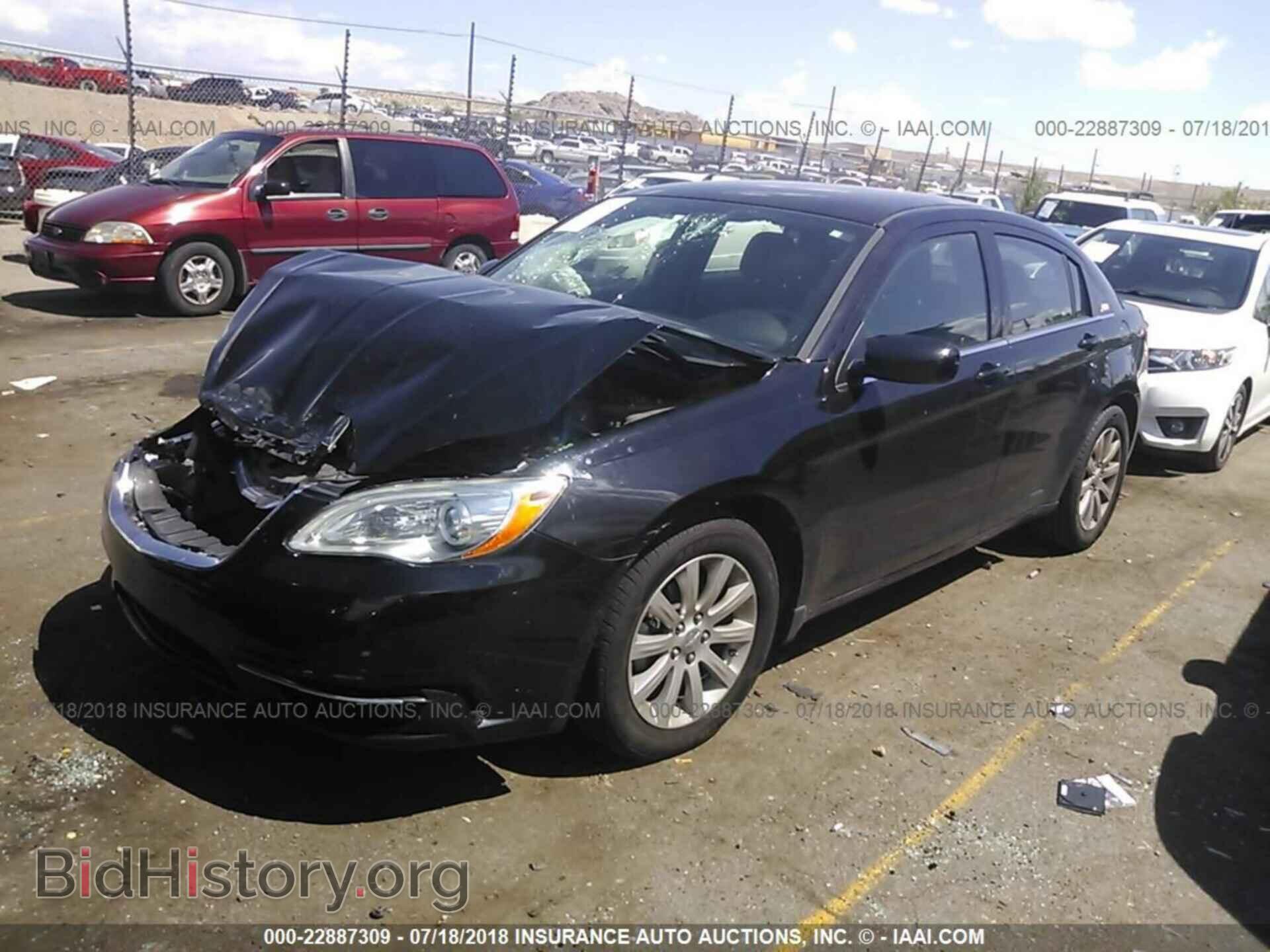 2014 Chrysler 200 - VIN: 1C3CCBBG3EN105592 - Фото 2