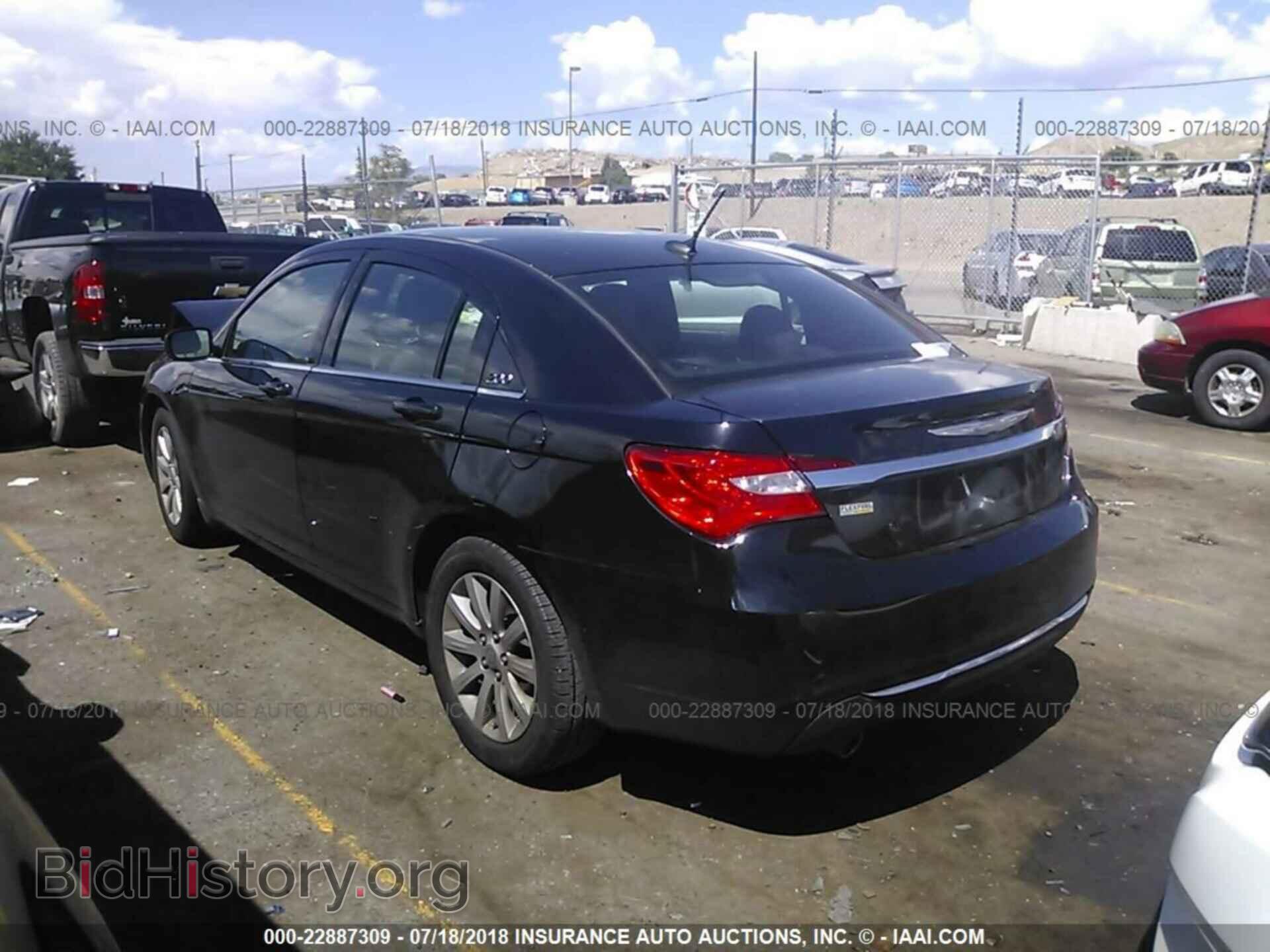 2014 Chrysler 200 - VIN: 1C3CCBBG3EN105592 - Фото 3