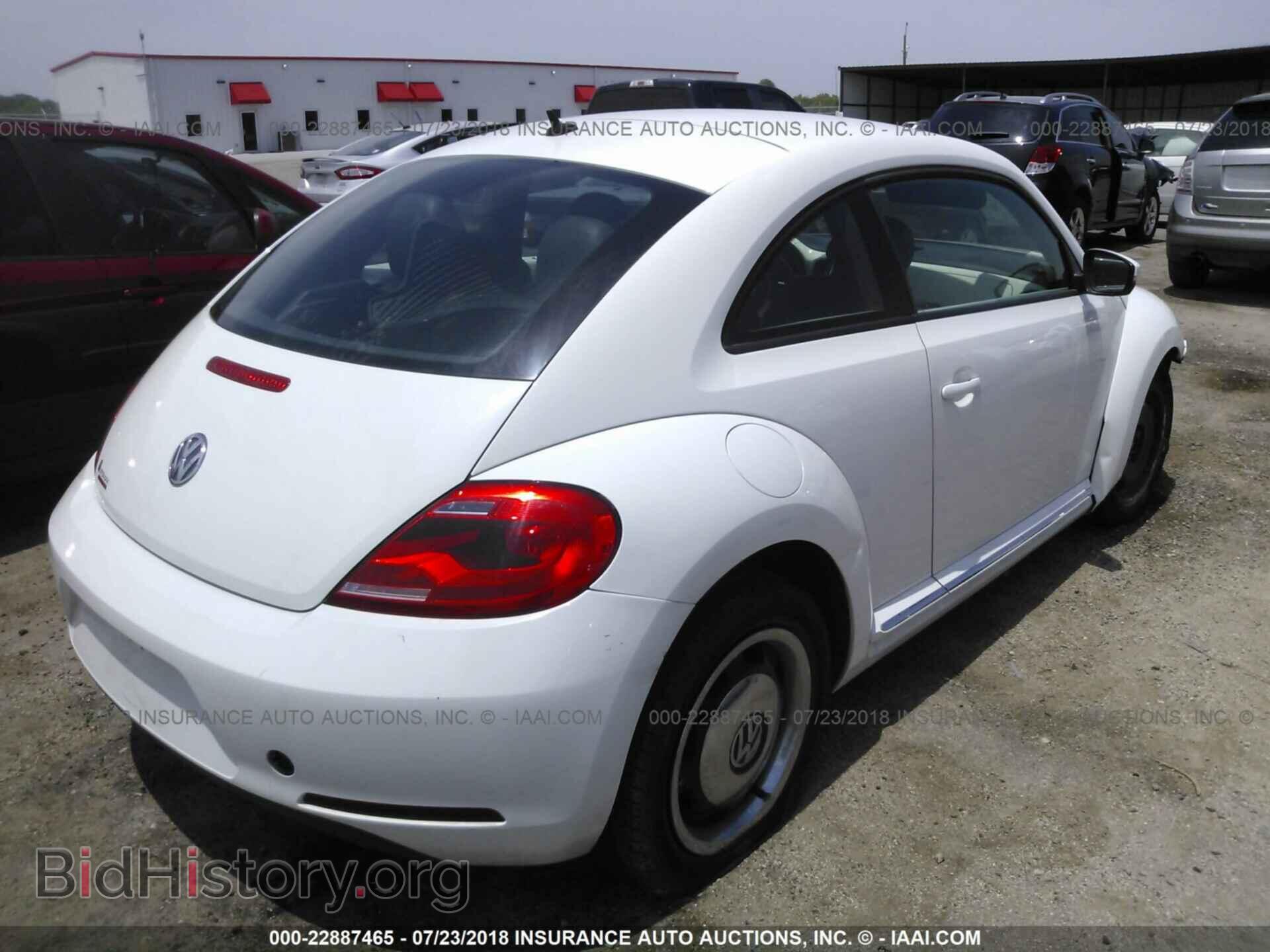 2012 Volkswagen Beetle - VIN: 3VWJP7AT7CM607321 - Фото 4