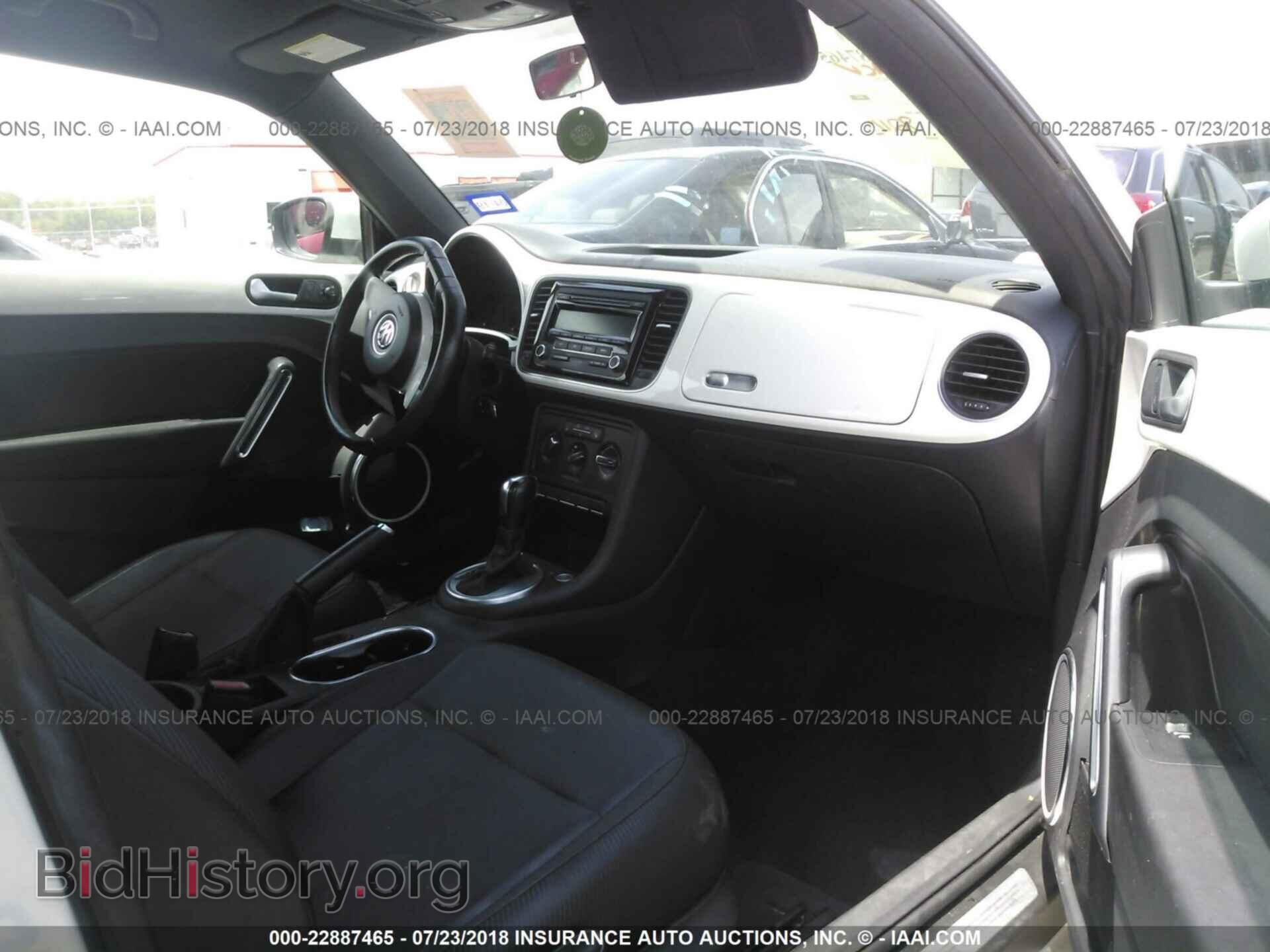 2012 Volkswagen Beetle - VIN: 3VWJP7AT7CM607321 - Фото 5