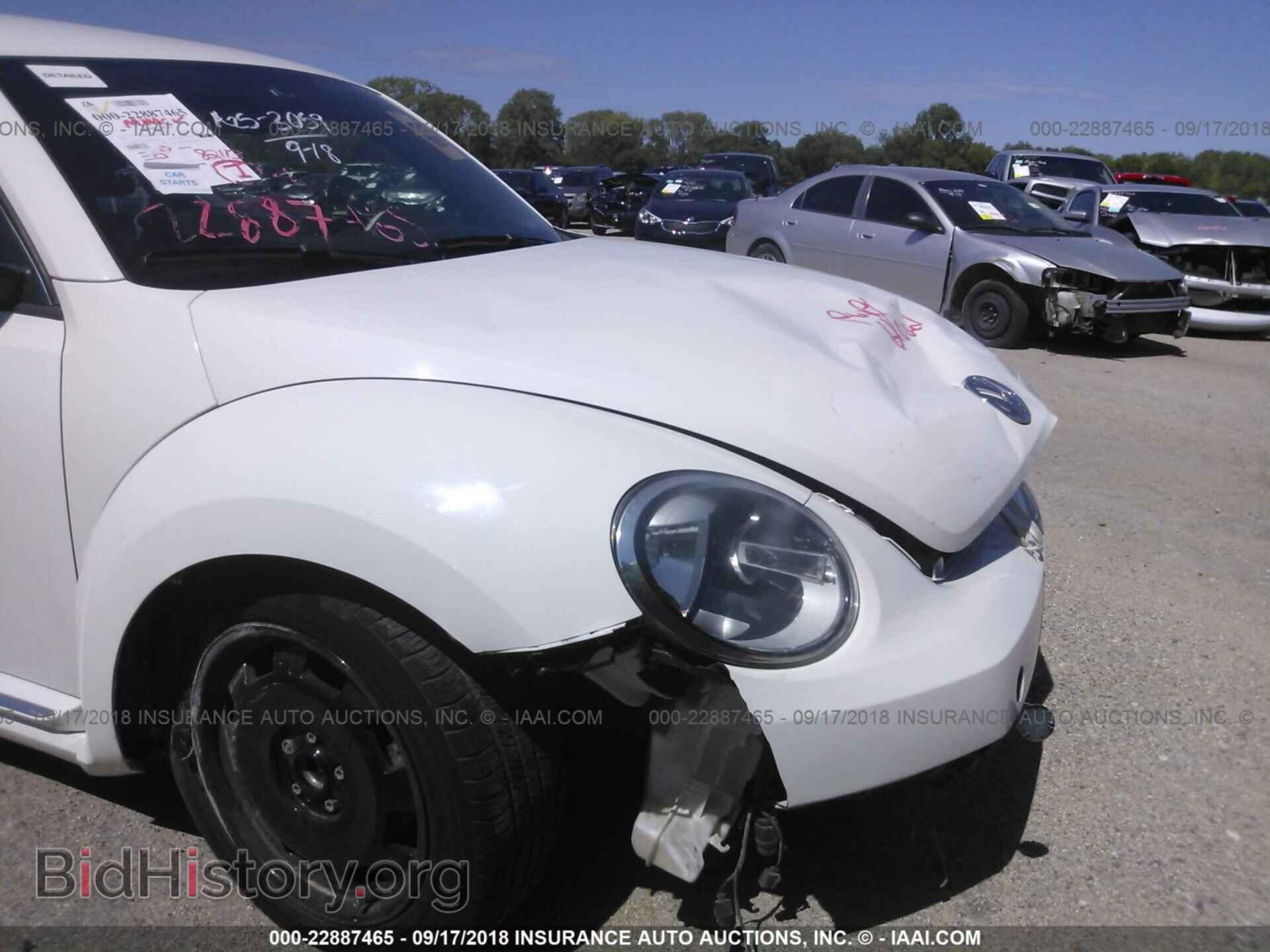 2012 Volkswagen Beetle - VIN: 3VWJP7AT7CM607321 - Фото 6