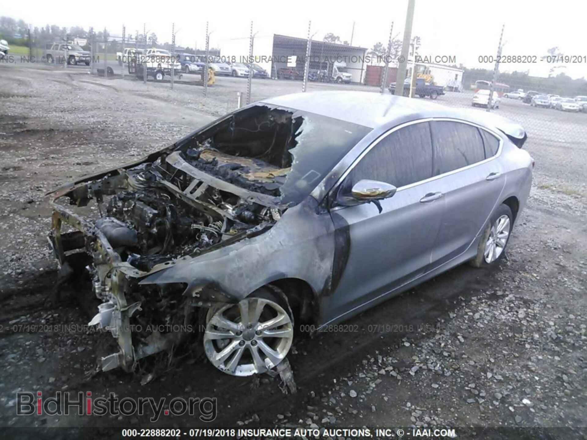 2016 Chrysler 200 - VIN: 1C3CCCAB2GN179715 - Photo 2