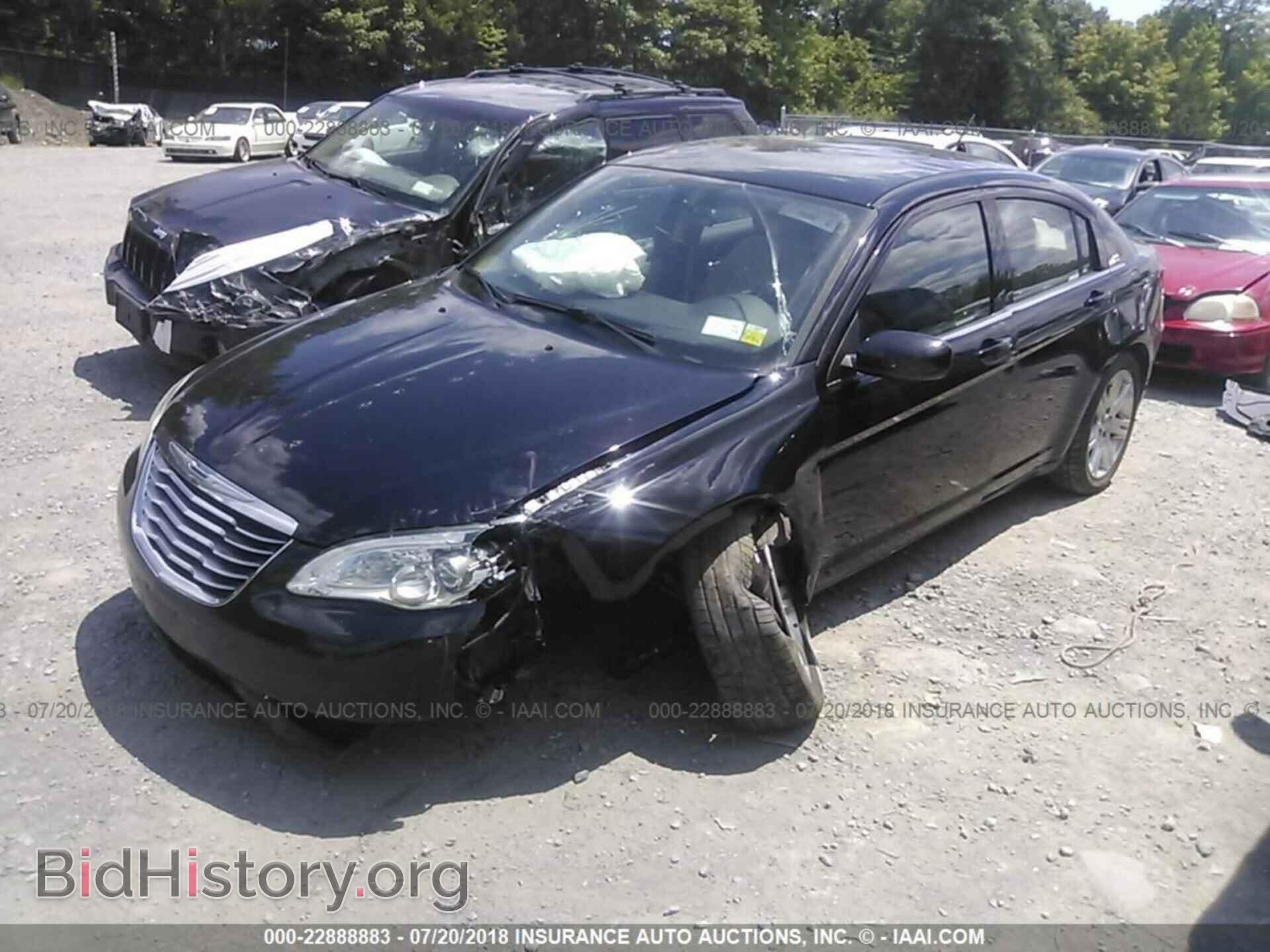 2013 Chrysler 200 - VIN: 1C3CCBAB0DN640318 - Фото 2