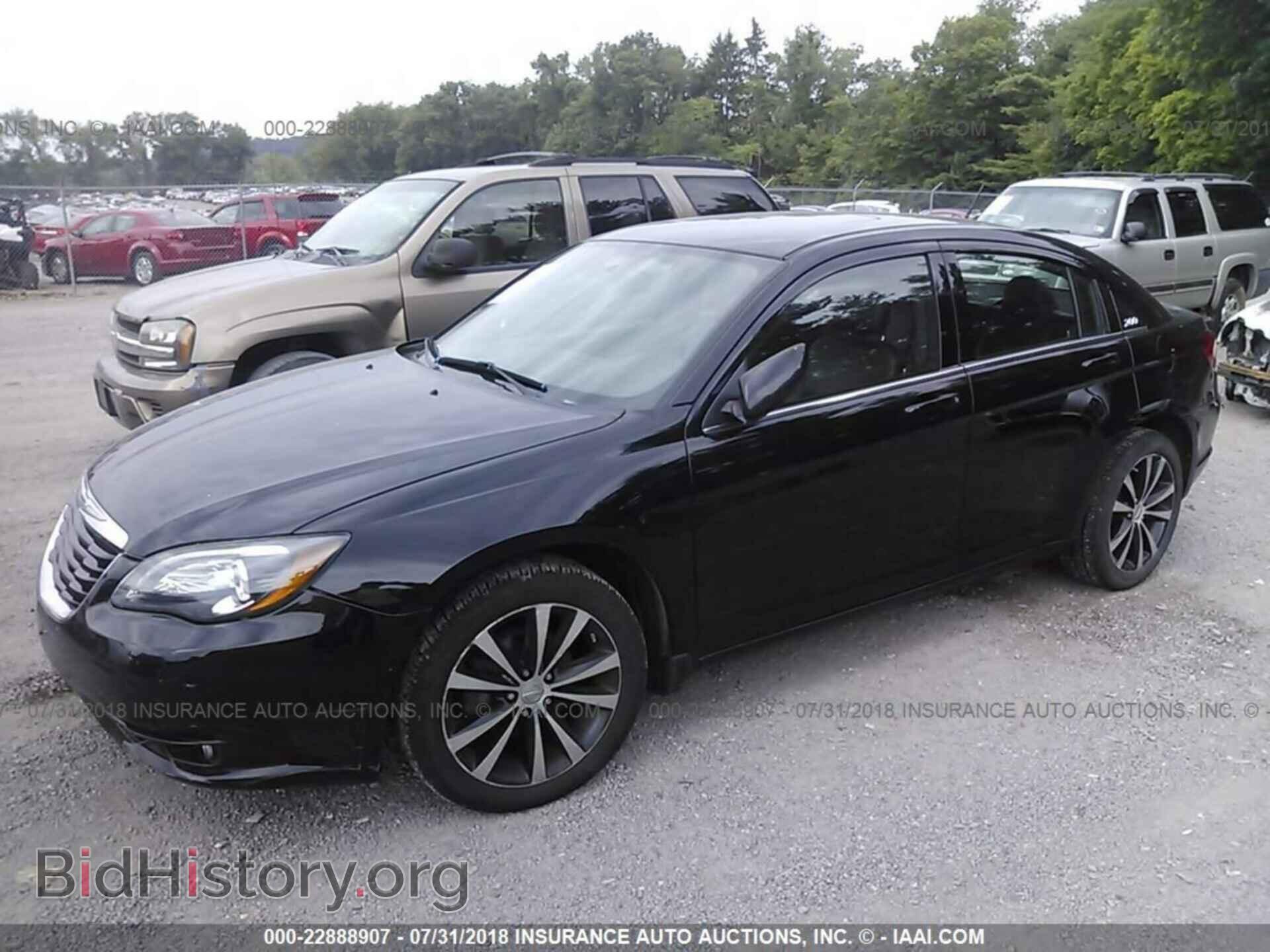 2013 Chrysler 200 - VIN: 1C3CCBCG3DN649751 - Фото 2