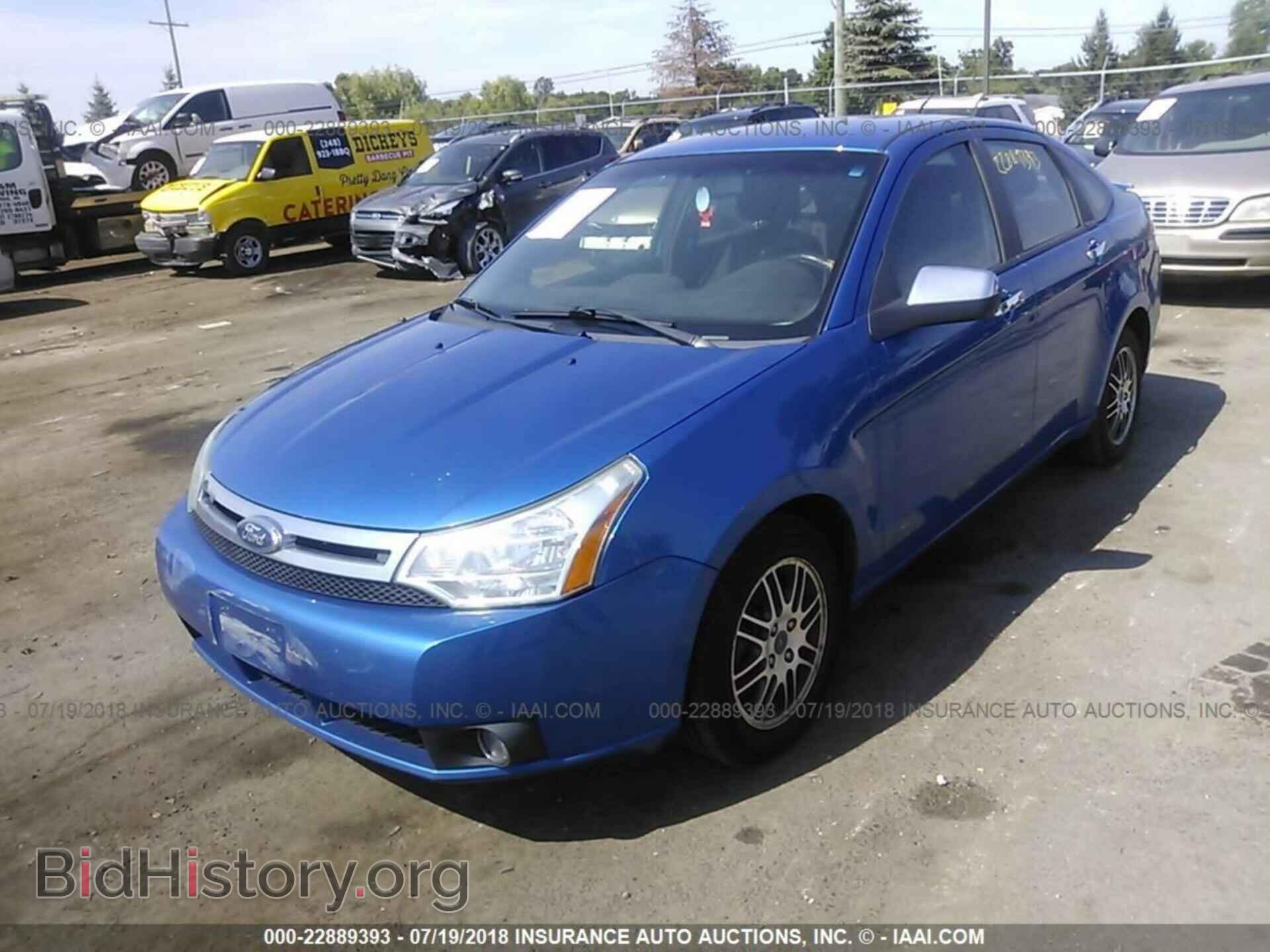 2011 Ford Focus - VIN: 1FAHP3FN9BW171659 - Фото 2