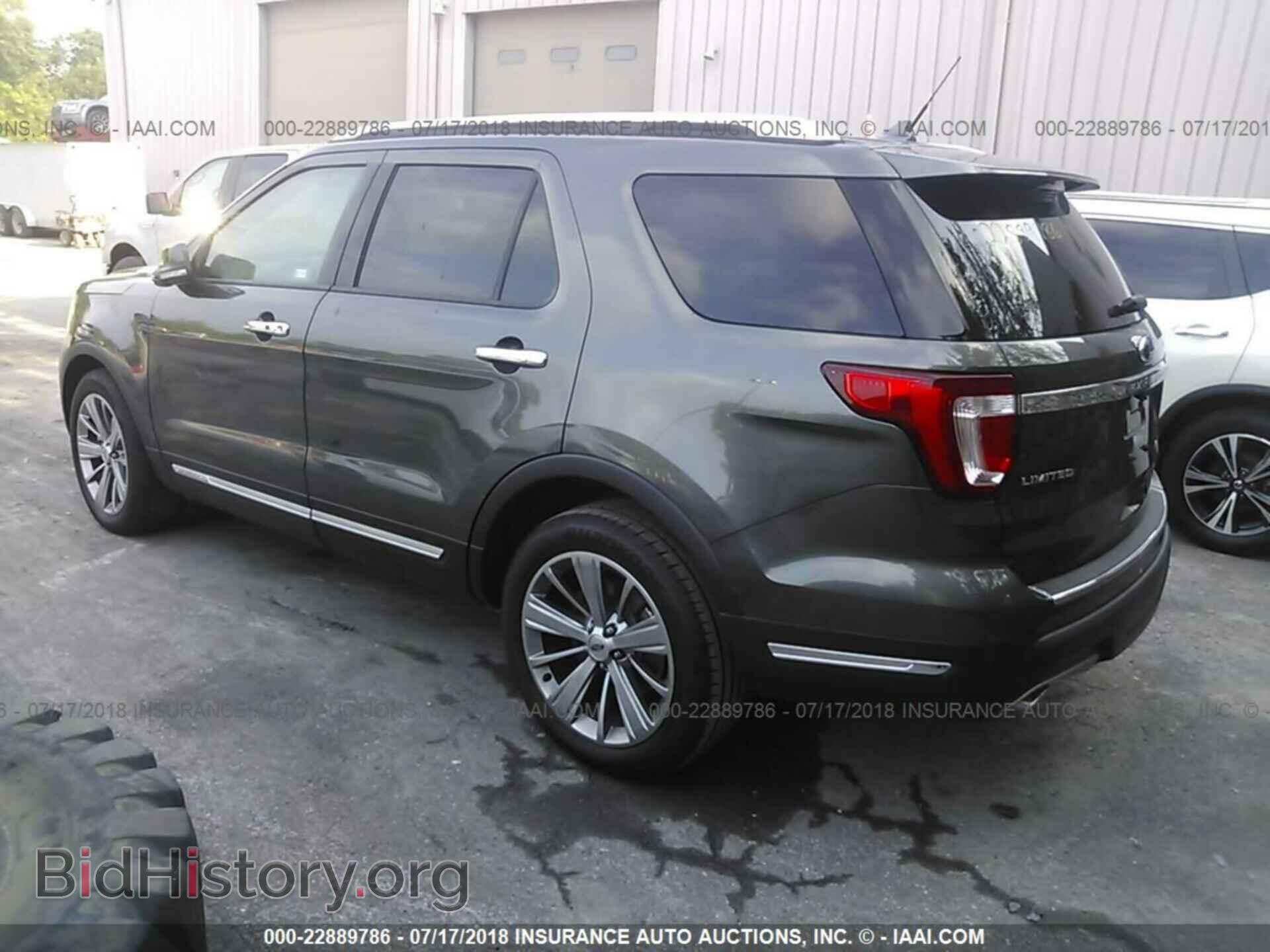 2018 Ford Explorer - VIN: 1FM5K7F8XJGA71054 - Фото 3
