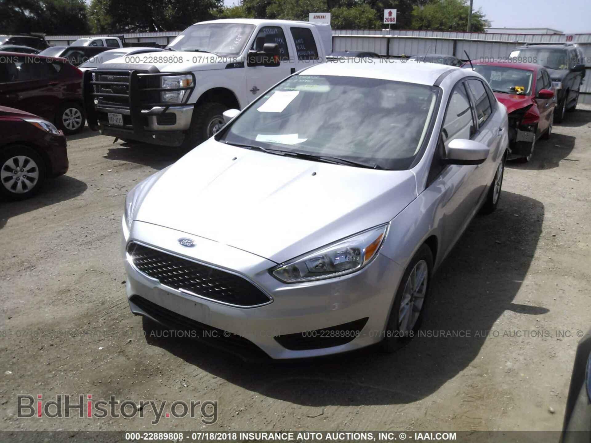 2018 Ford Focus - VIN: 1FADP3F23JL207723 - Фото 2