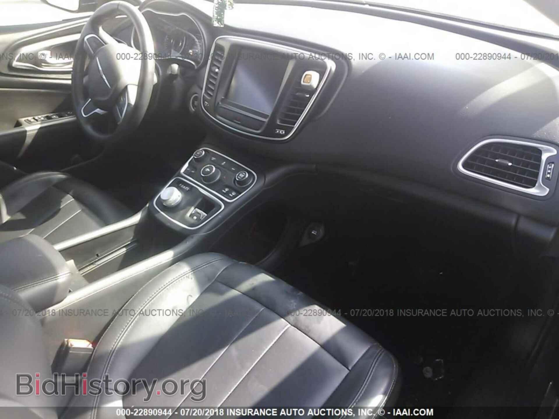2016 Chrysler 200 - VIN: 1C3CCCAB5GN193804 - Photo 5