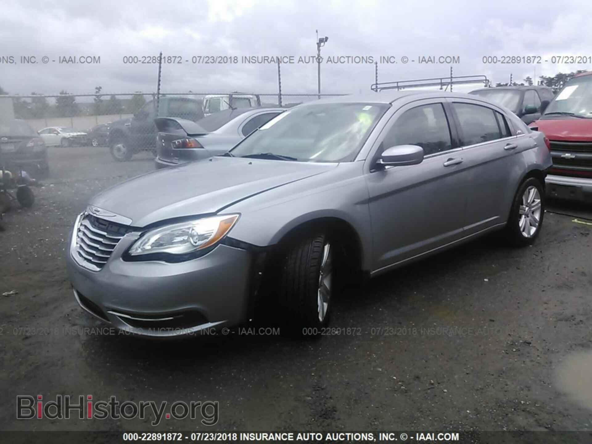 2013 Chrysler 200 - VIN: 1C3CCBAB1DN671285 - Фото 2