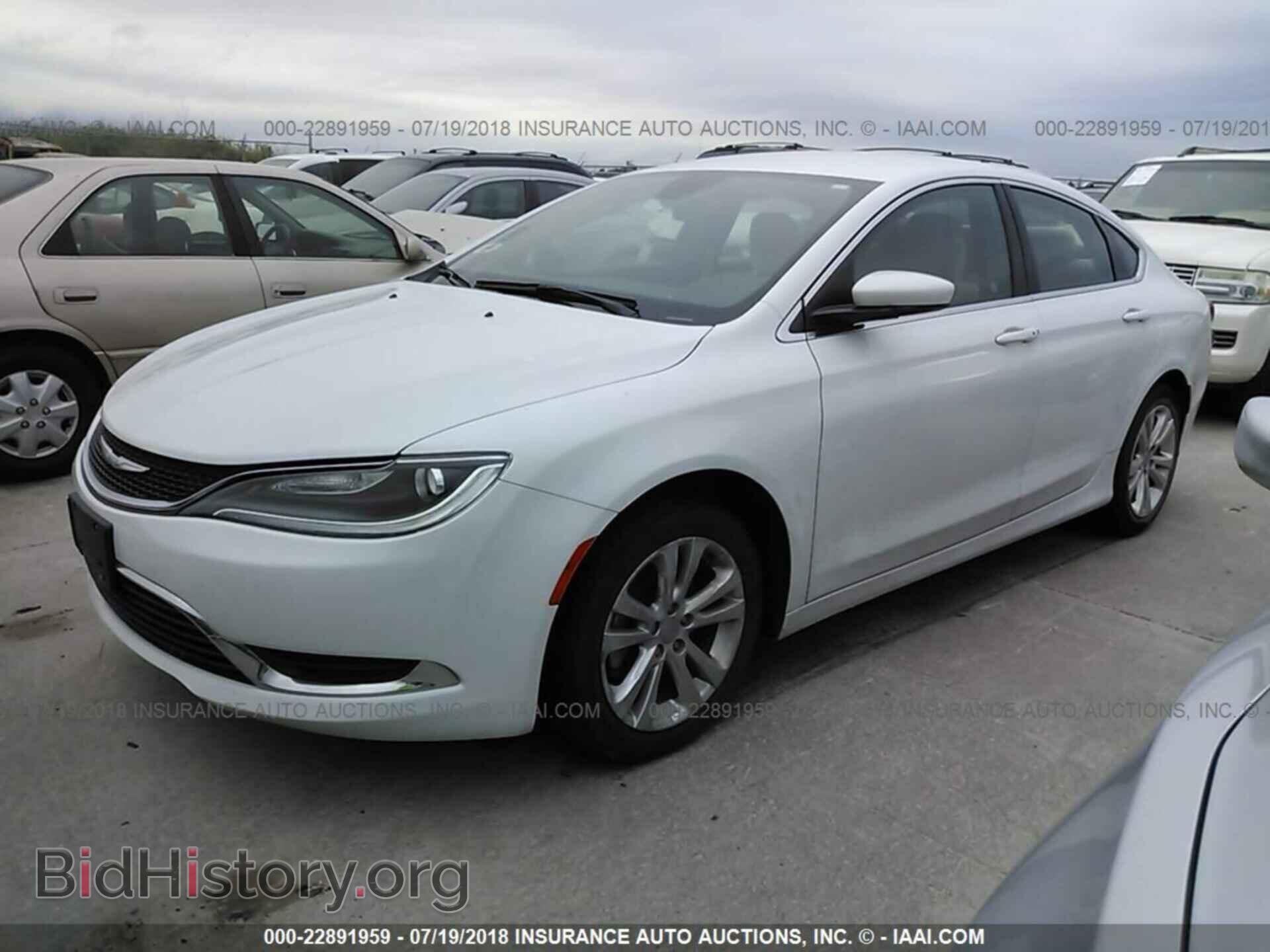 2015 Chrysler 200 - VIN: 1C3CCCAB2FN677170 - Photo 2