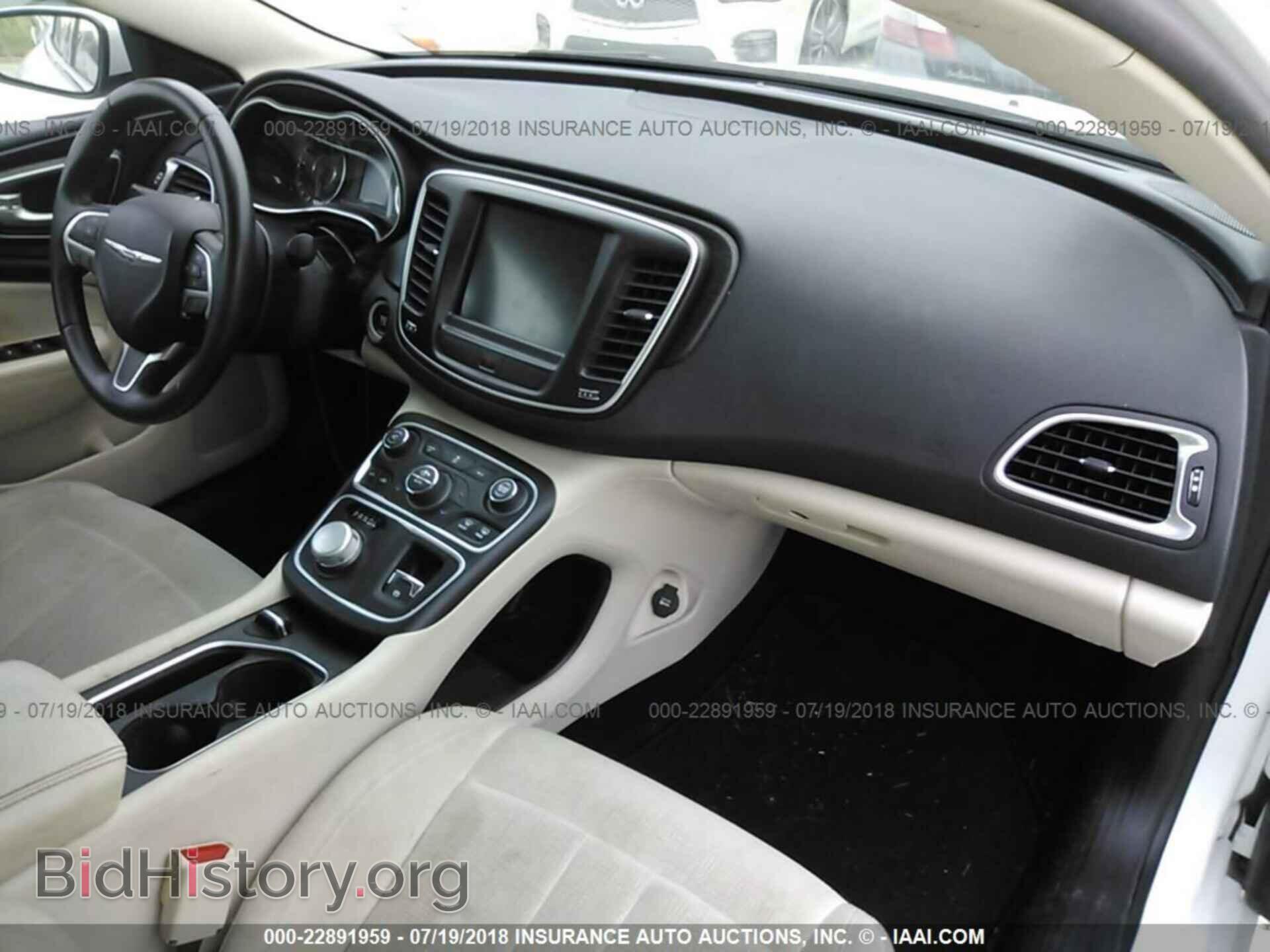 2015 Chrysler 200 - VIN: 1C3CCCAB2FN677170 - Photo 5