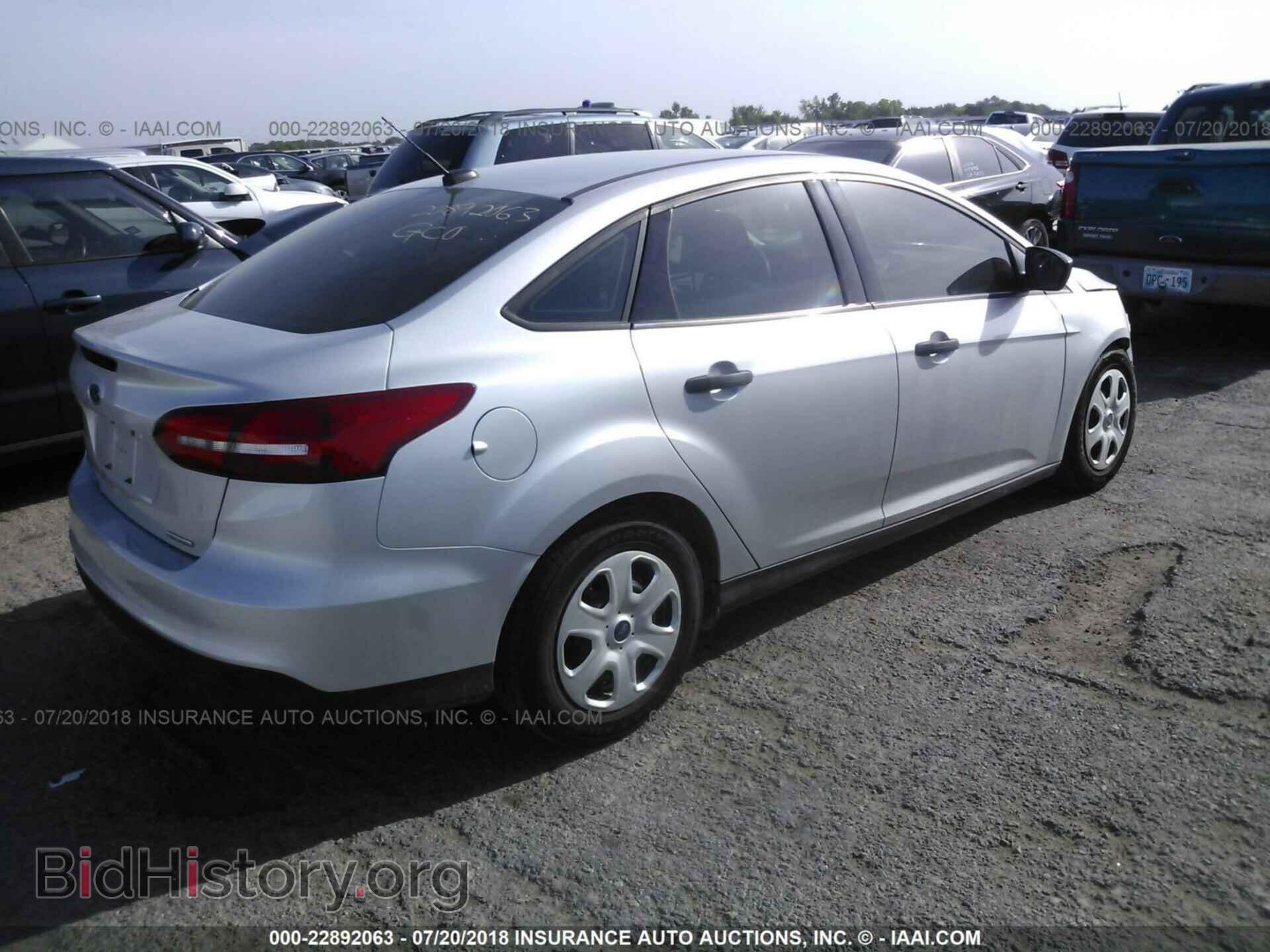 2015 Ford Focus - VIN: 1FADP3E27FL313391 - Photo 4