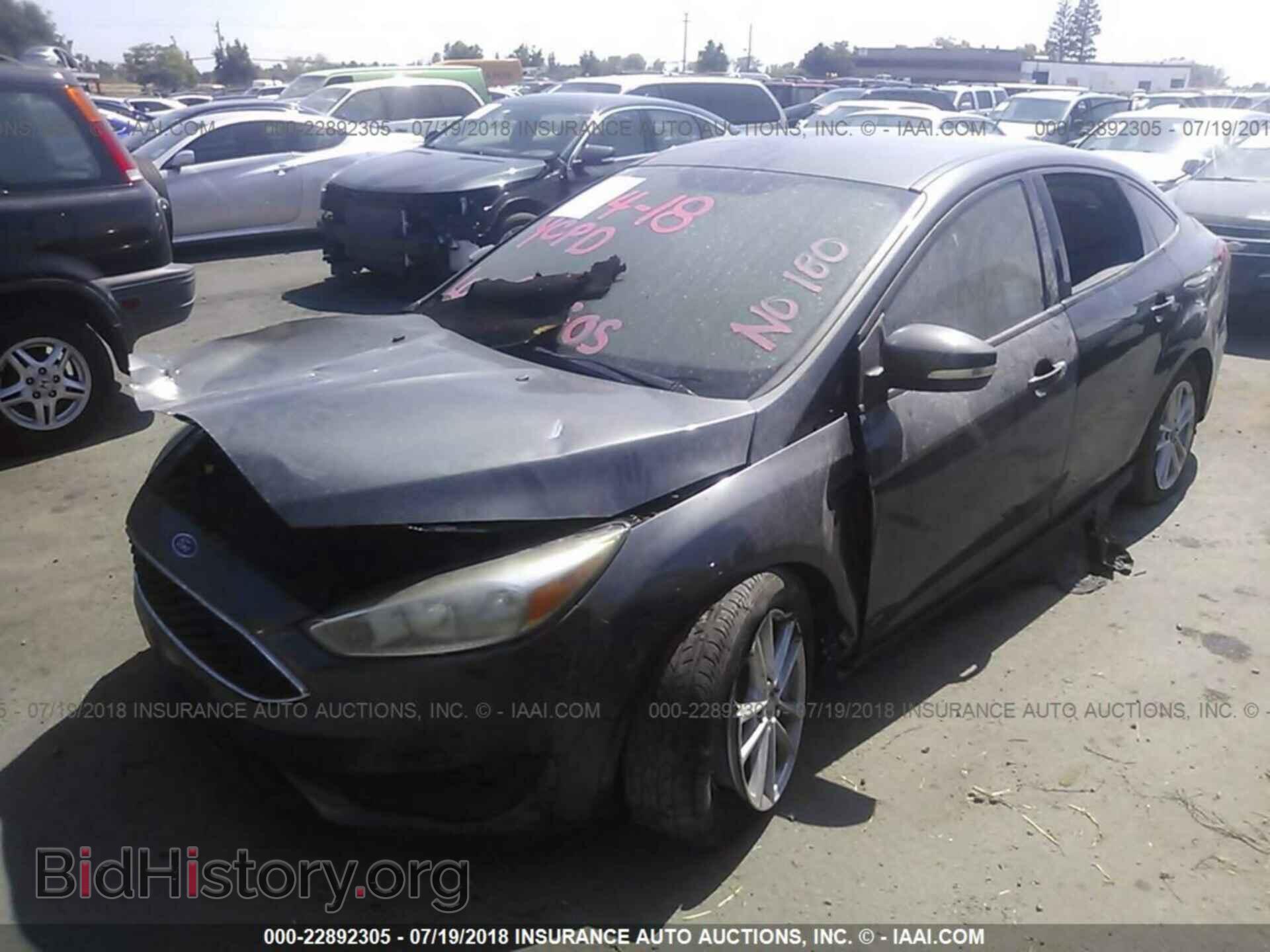 2015 Ford Focus - VIN: 1FADP3F26FL221820 - Photo 2