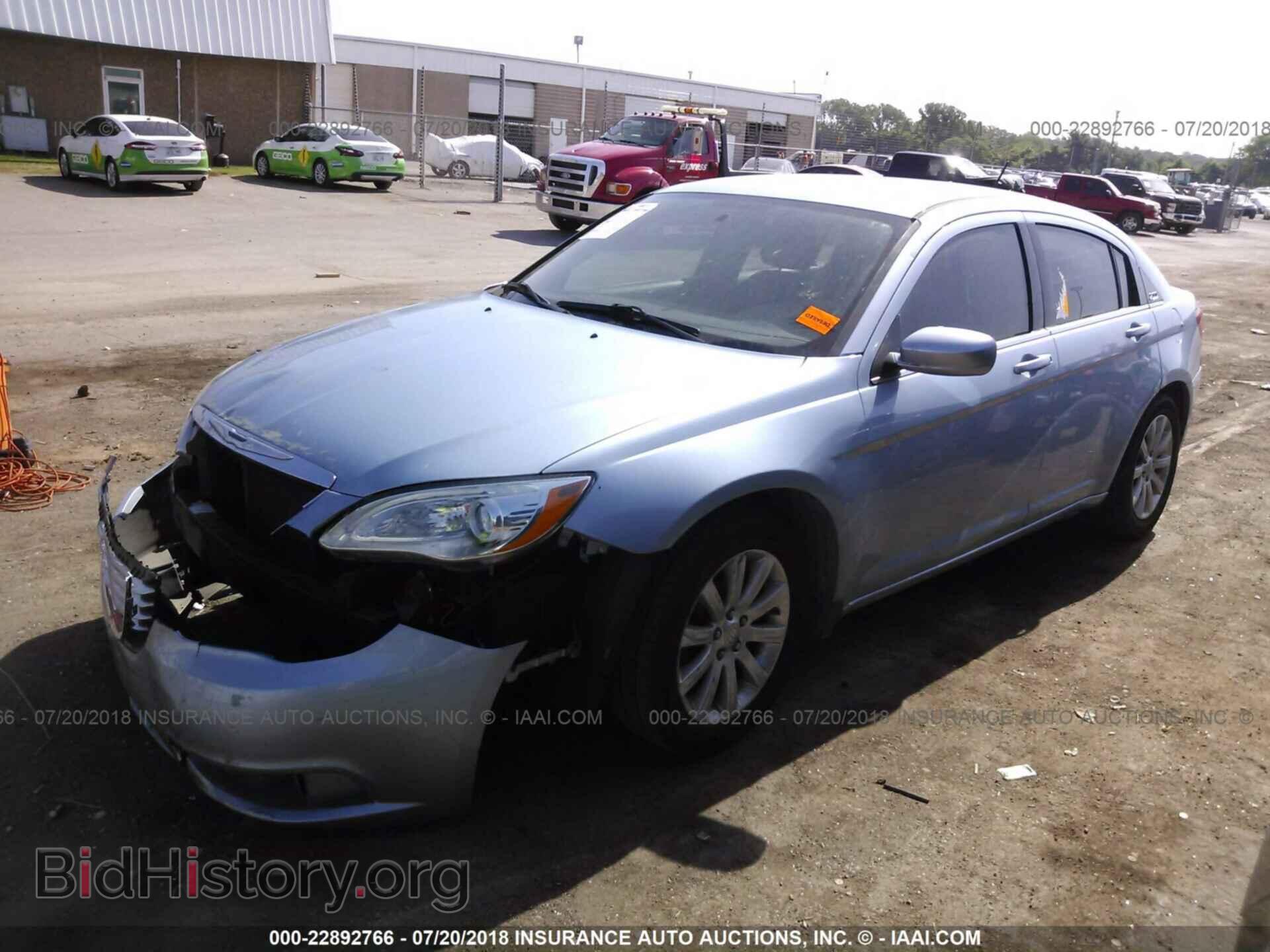 2013 Chrysler 200 - VIN: 1C3CCBBB6DN525110 - Photo 2