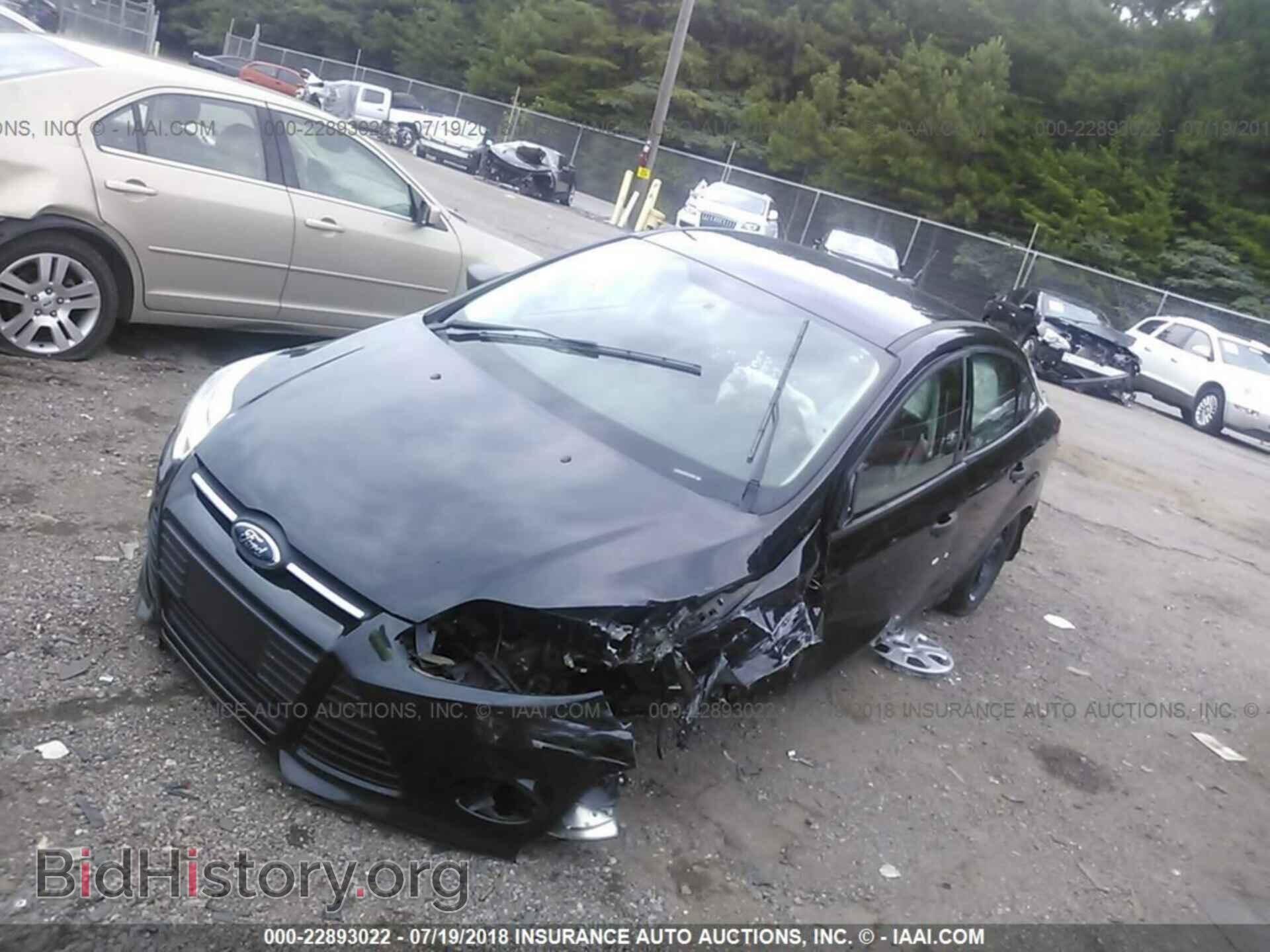 2014 Ford Focus - VIN: 1FADP3E22EL126400 - Photo 2