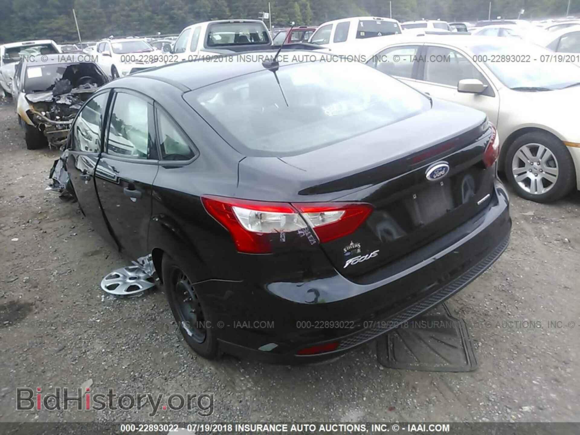 2014 Ford Focus - VIN: 1FADP3E22EL126400 - Photo 3