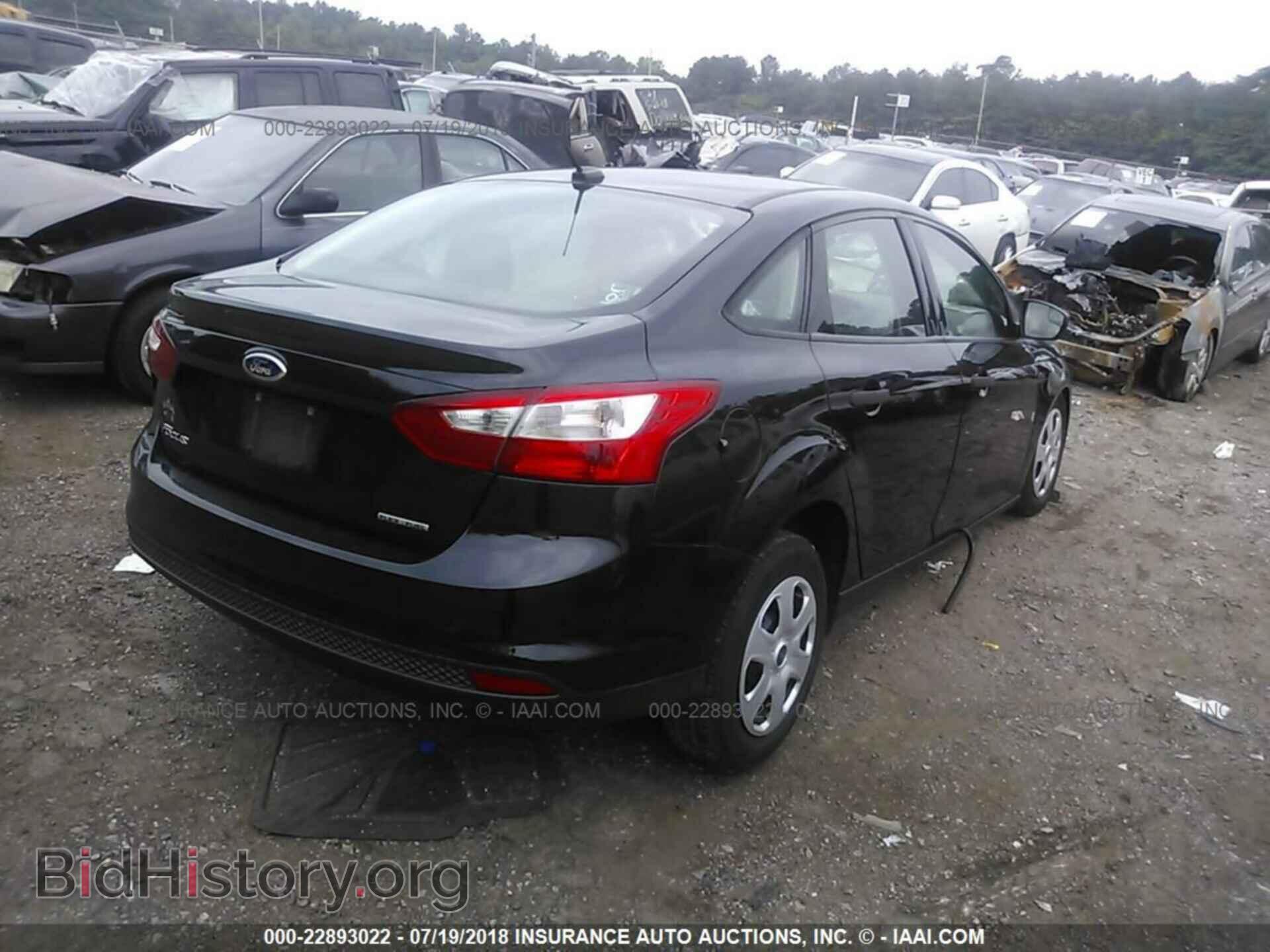 2014 Ford Focus - VIN: 1FADP3E22EL126400 - Photo 4