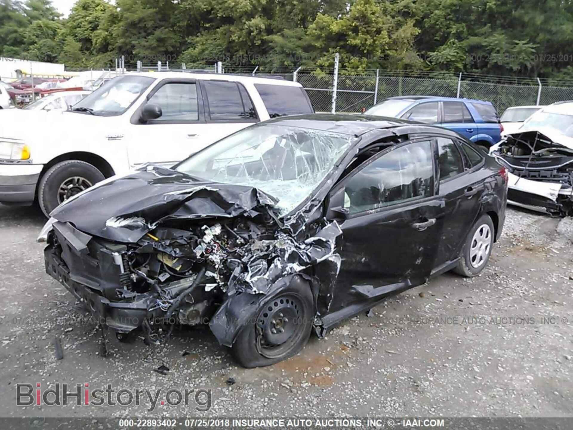 2012 Ford Focus - VIN: 1FAHP3E22CL381692 - Фото 2