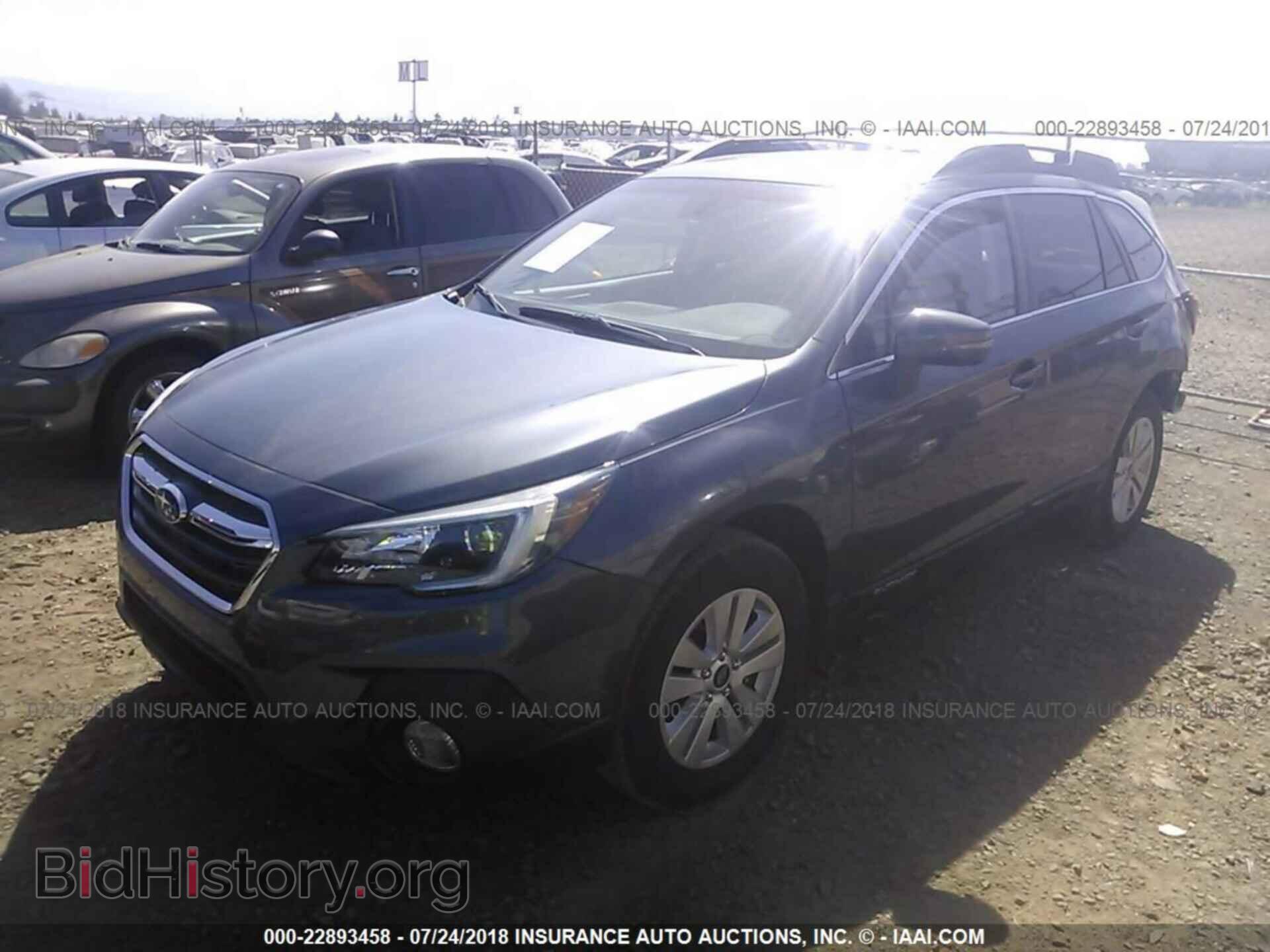 2018 Subaru Outback - VIN: 4S4BSAHC8J3306561 - Фото 2