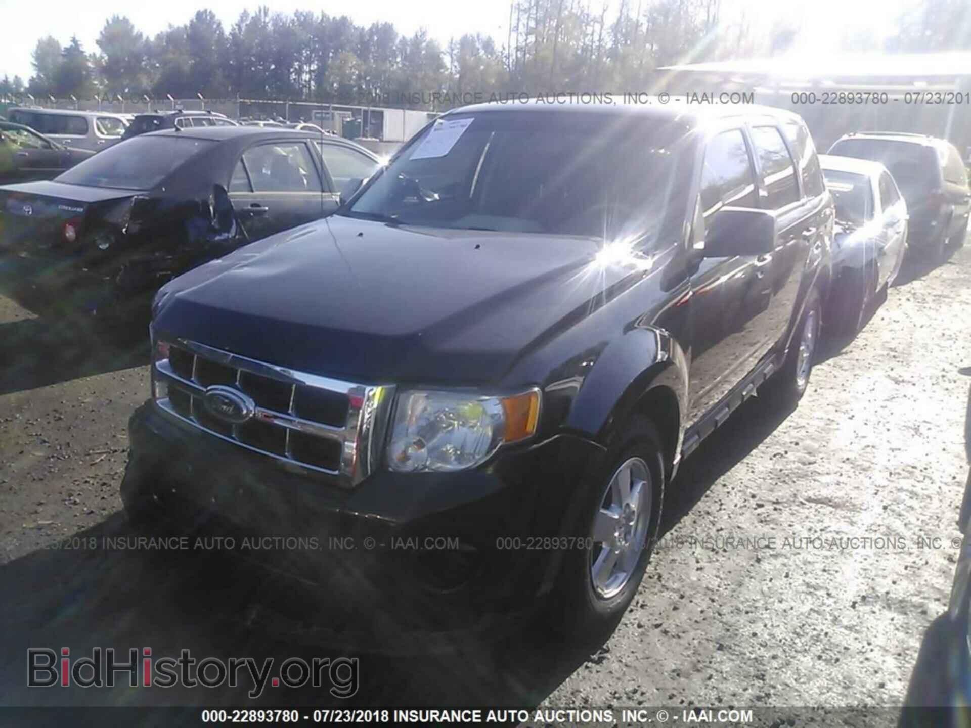 2011 Ford Escape - VIN: 1FMCU9C77BKA93391 - Фото 2