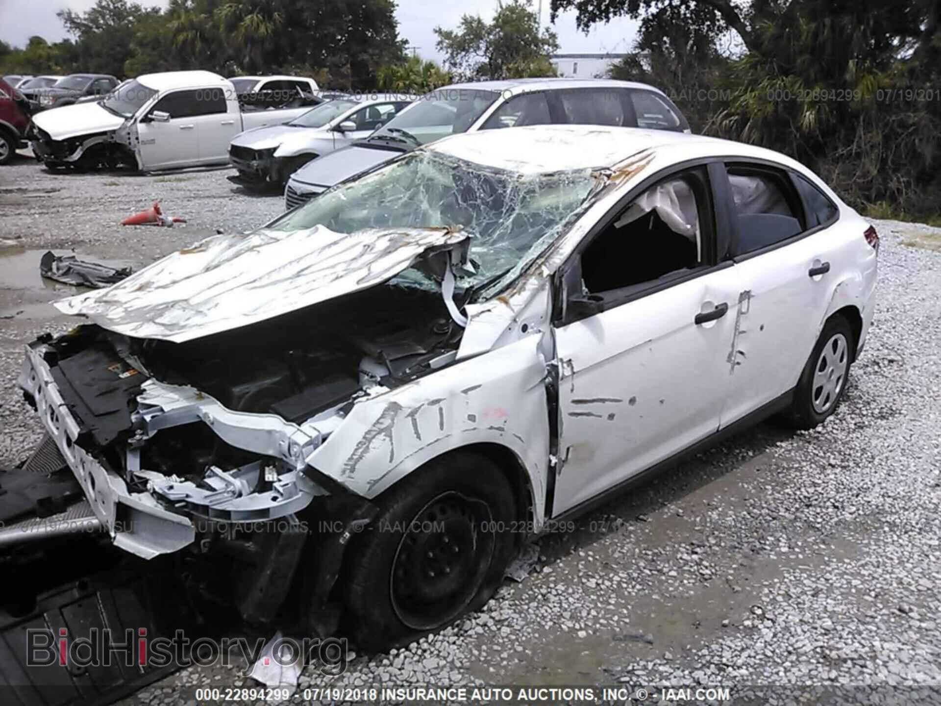 2016 Ford Focus - VIN: 1FADP3E29GL356826 - Photo 2