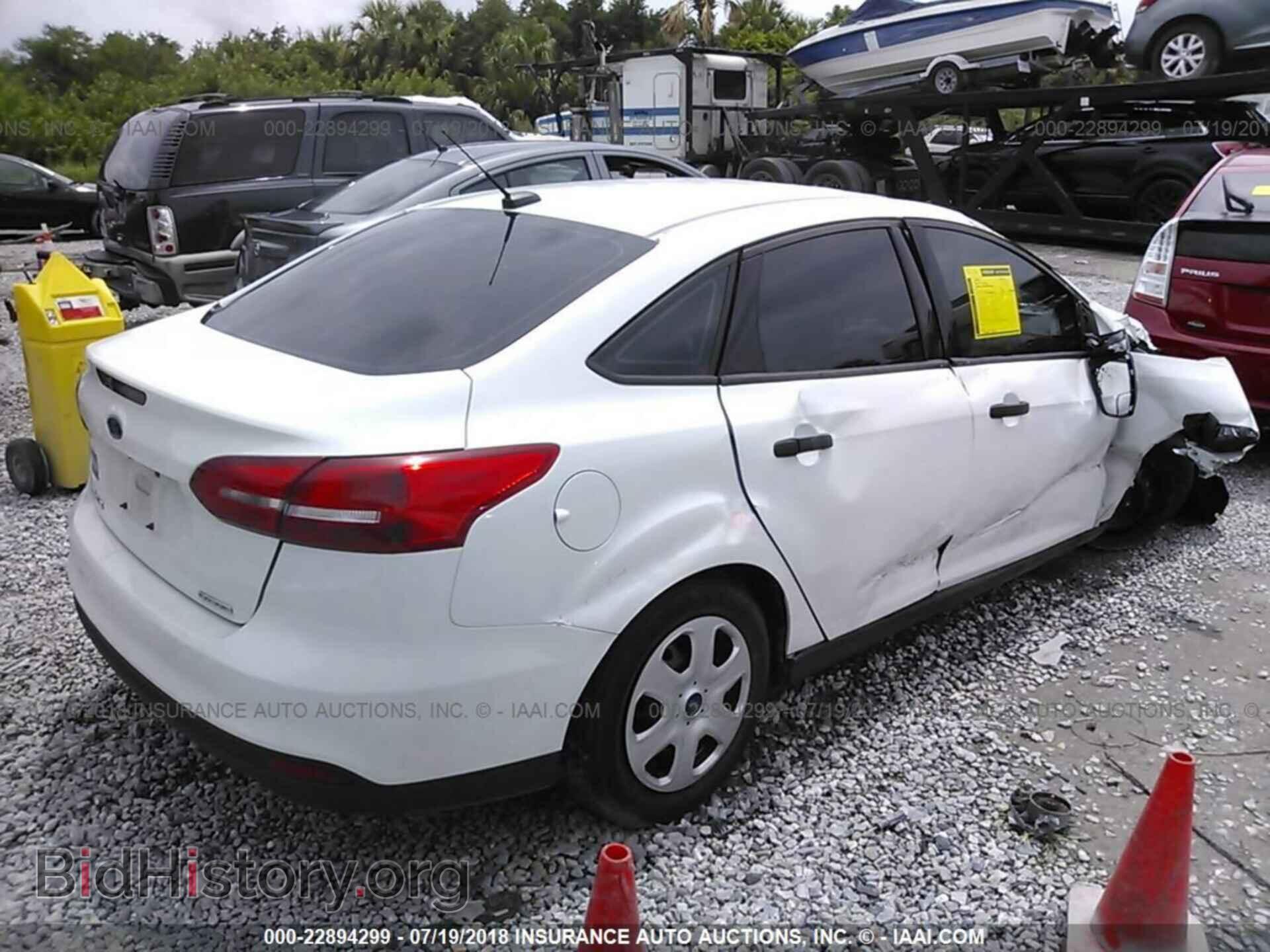 2016 Ford Focus - VIN: 1FADP3E29GL356826 - Photo 4