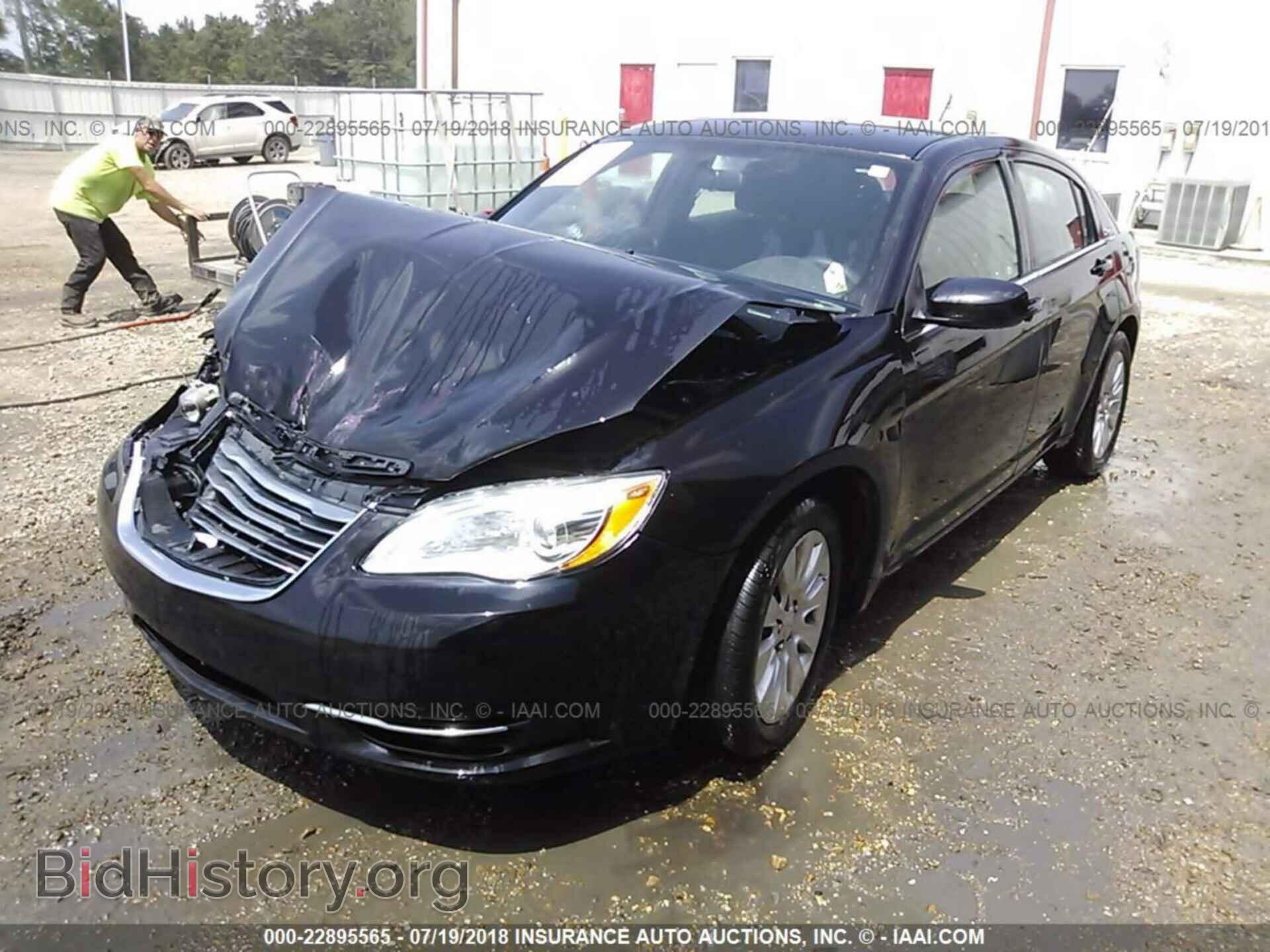 2014 Chrysler 200 - VIN: 1C3CCBAB9EN124041 - Фото 2