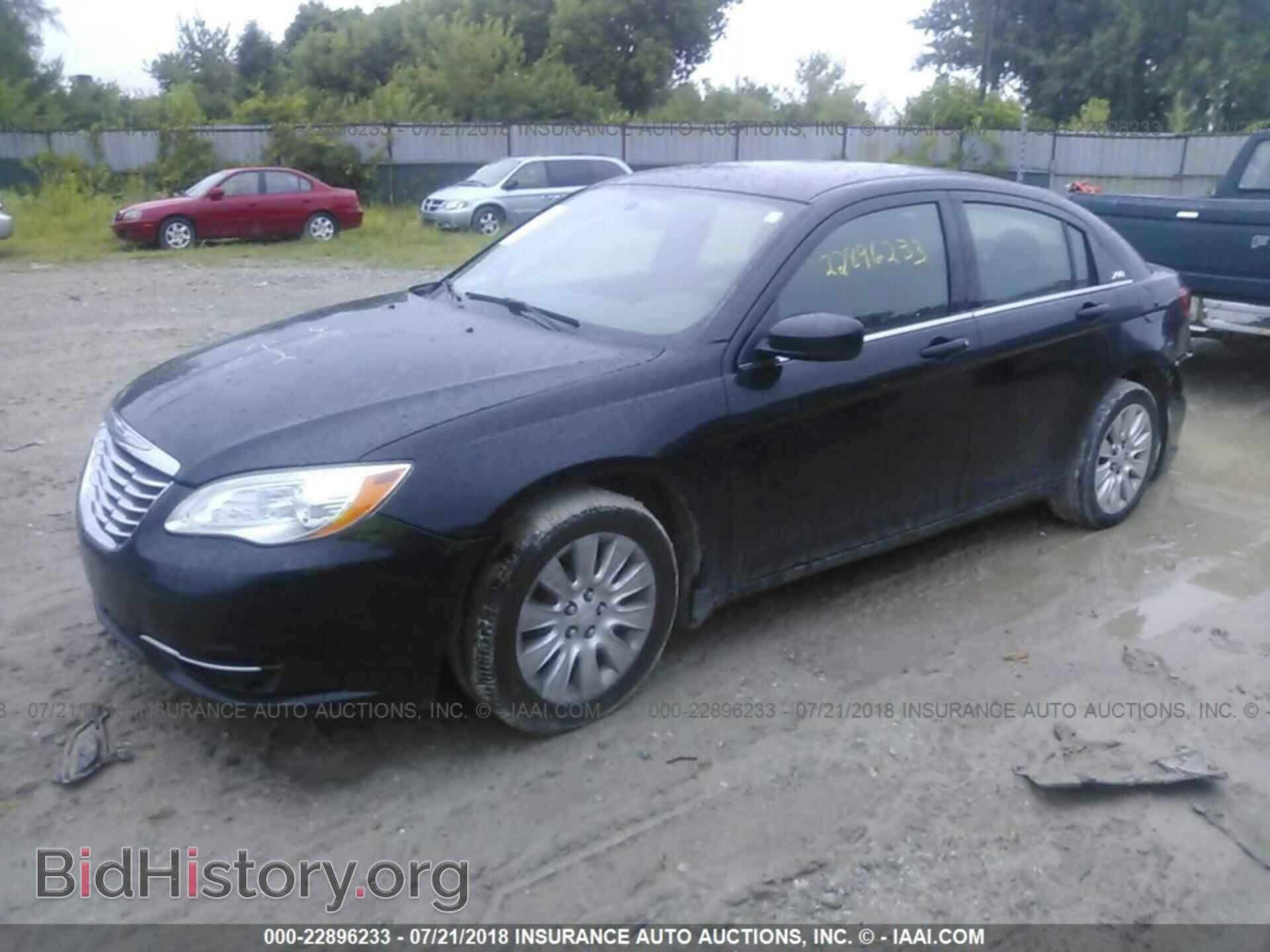 2011 Chrysler 200 - VIN: 1C3BC4FBXBN593134 - Photo 2