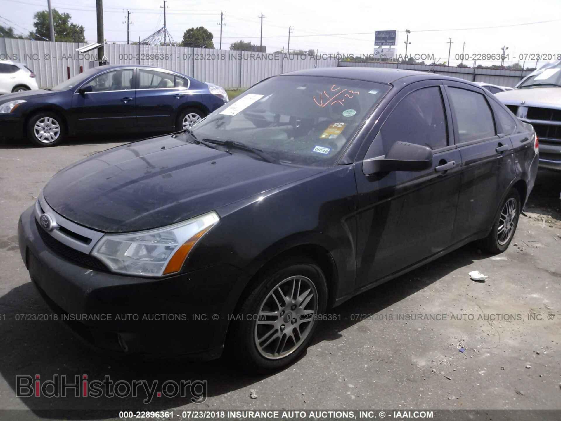 2011 Ford Focus - VIN: 1FAHP3FN6BW112083 - Фото 2