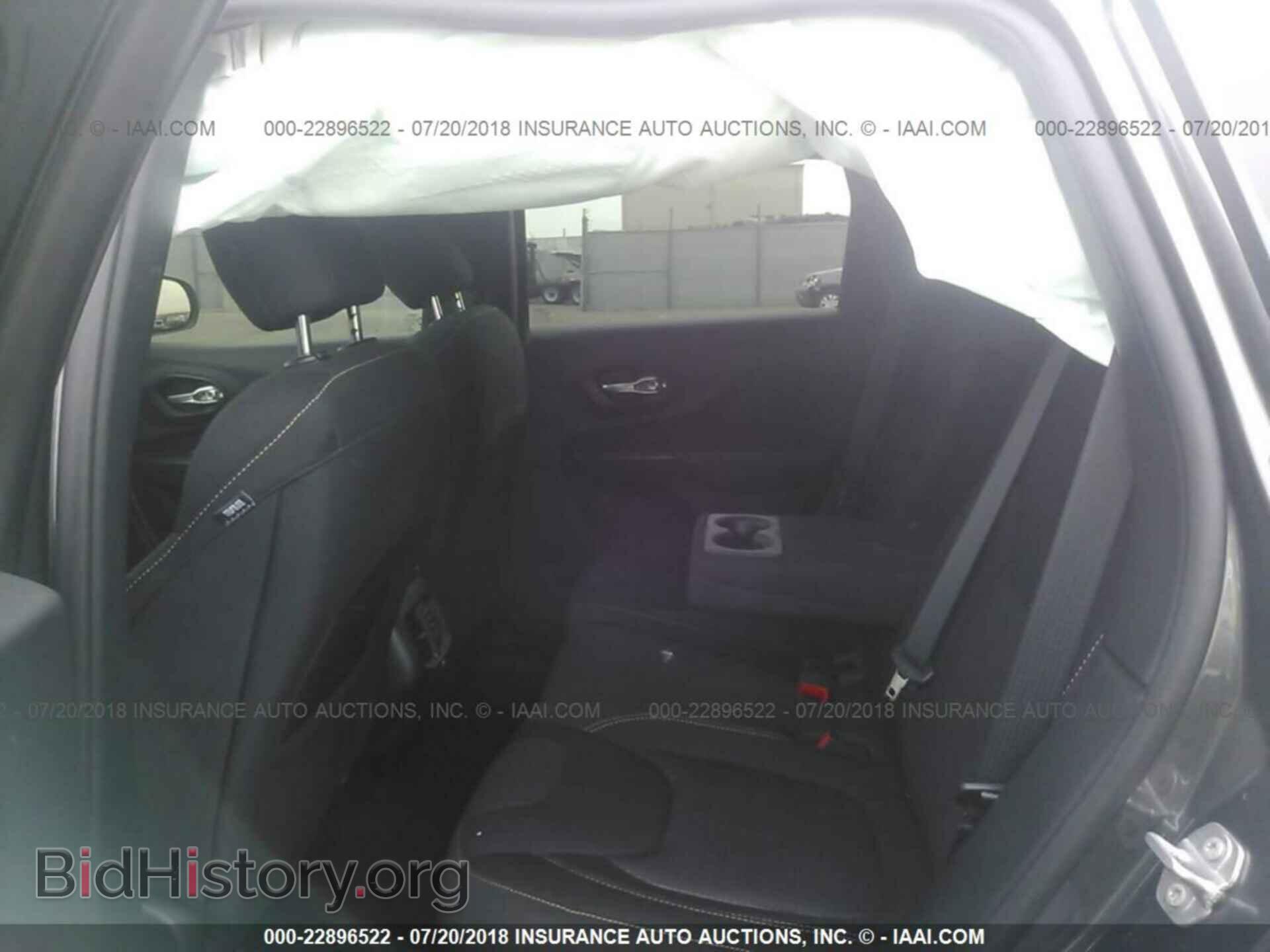 2017 Jeep Cherokee - VIN: 1C4PJMCS5HW525595 - Фото 8