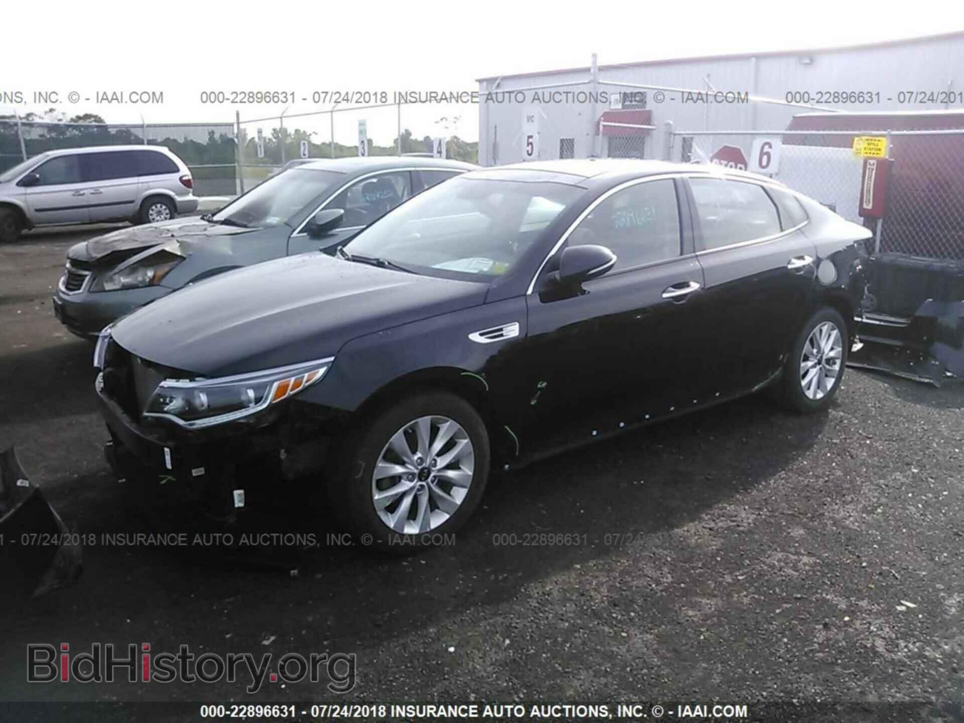 2016 Kia Optima - VIN: 5XXGU4L32GG009582 - Photo 2