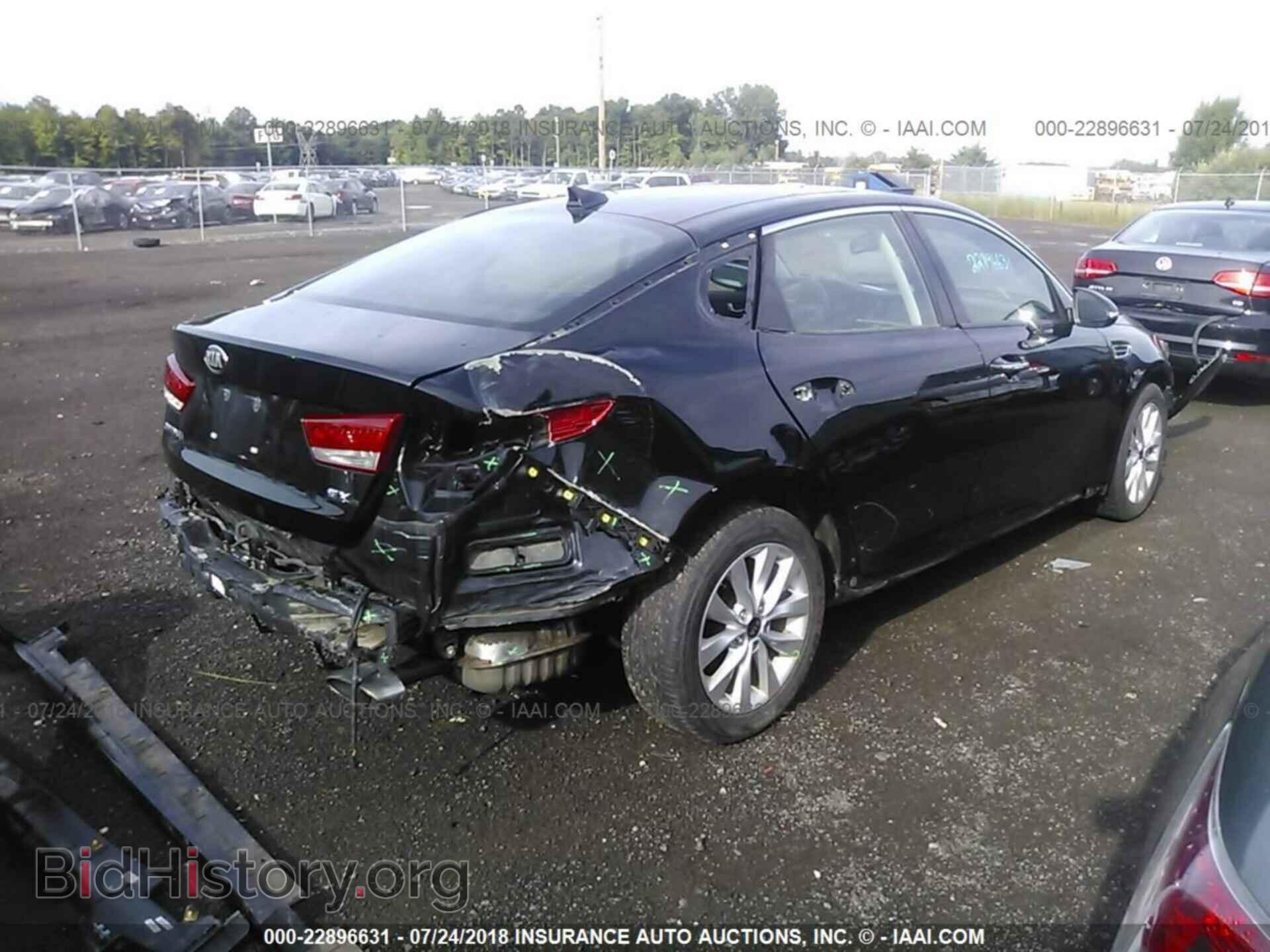 2016 Kia Optima - VIN: 5XXGU4L32GG009582 - Photo 4