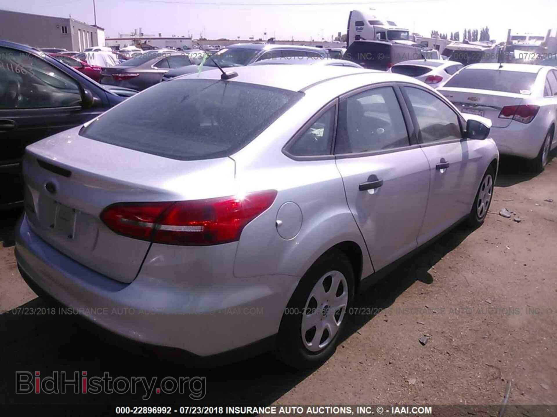 2017 Ford Focus - VIN: 1FADP3E27HL229722 - Photo 4
