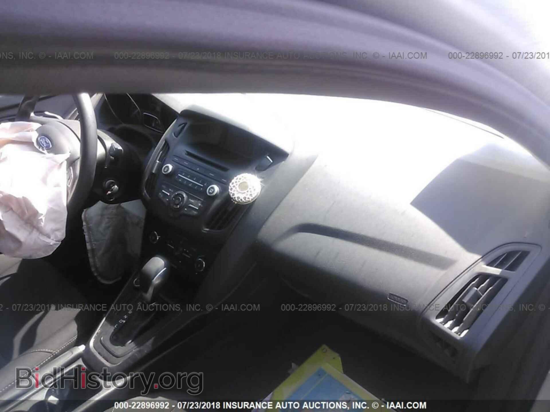 2017 Ford Focus - VIN: 1FADP3E27HL229722 - Photo 5