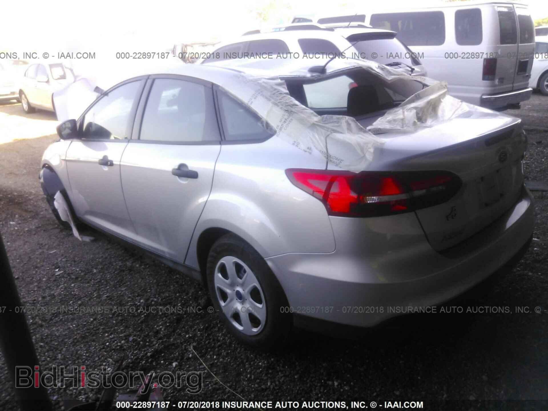 2018 Ford Focus - VIN: 1FADP3E26JL216787 - Фото 3