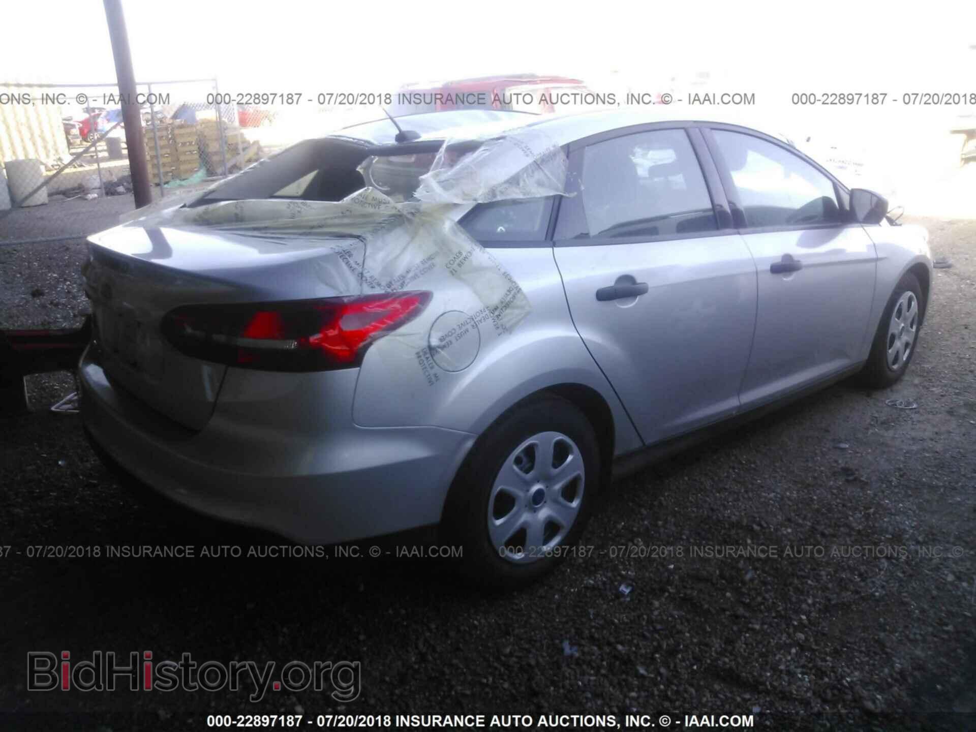 2018 Ford Focus - VIN: 1FADP3E26JL216787 - Фото 4