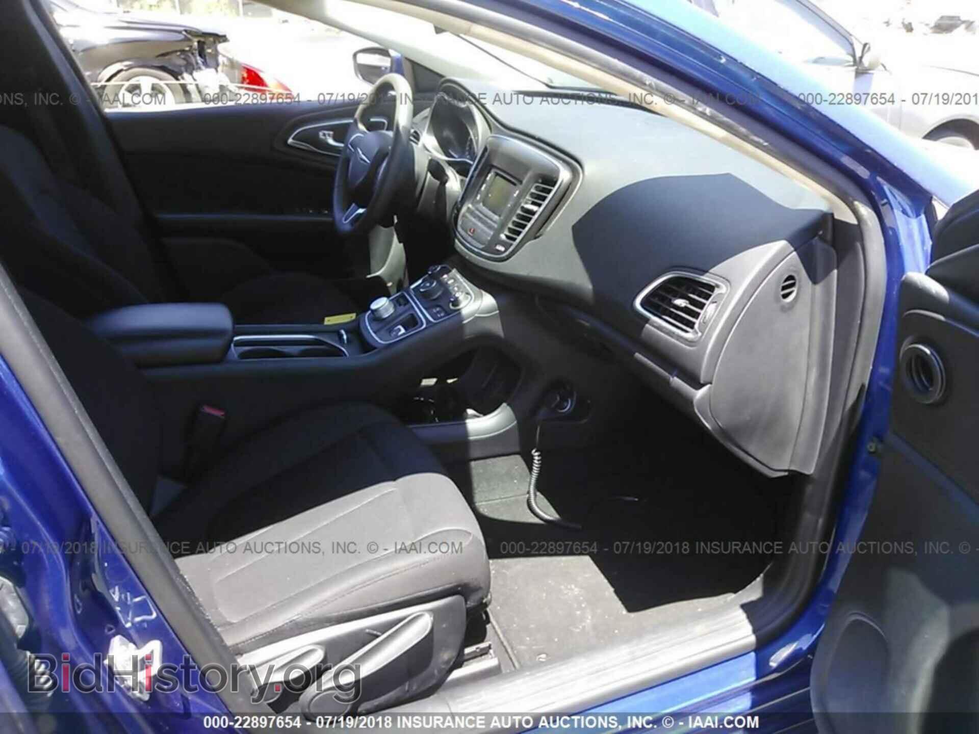 2016 Chrysler 200 - VIN: 1C3CCCAB5GN149382 - Photo 5