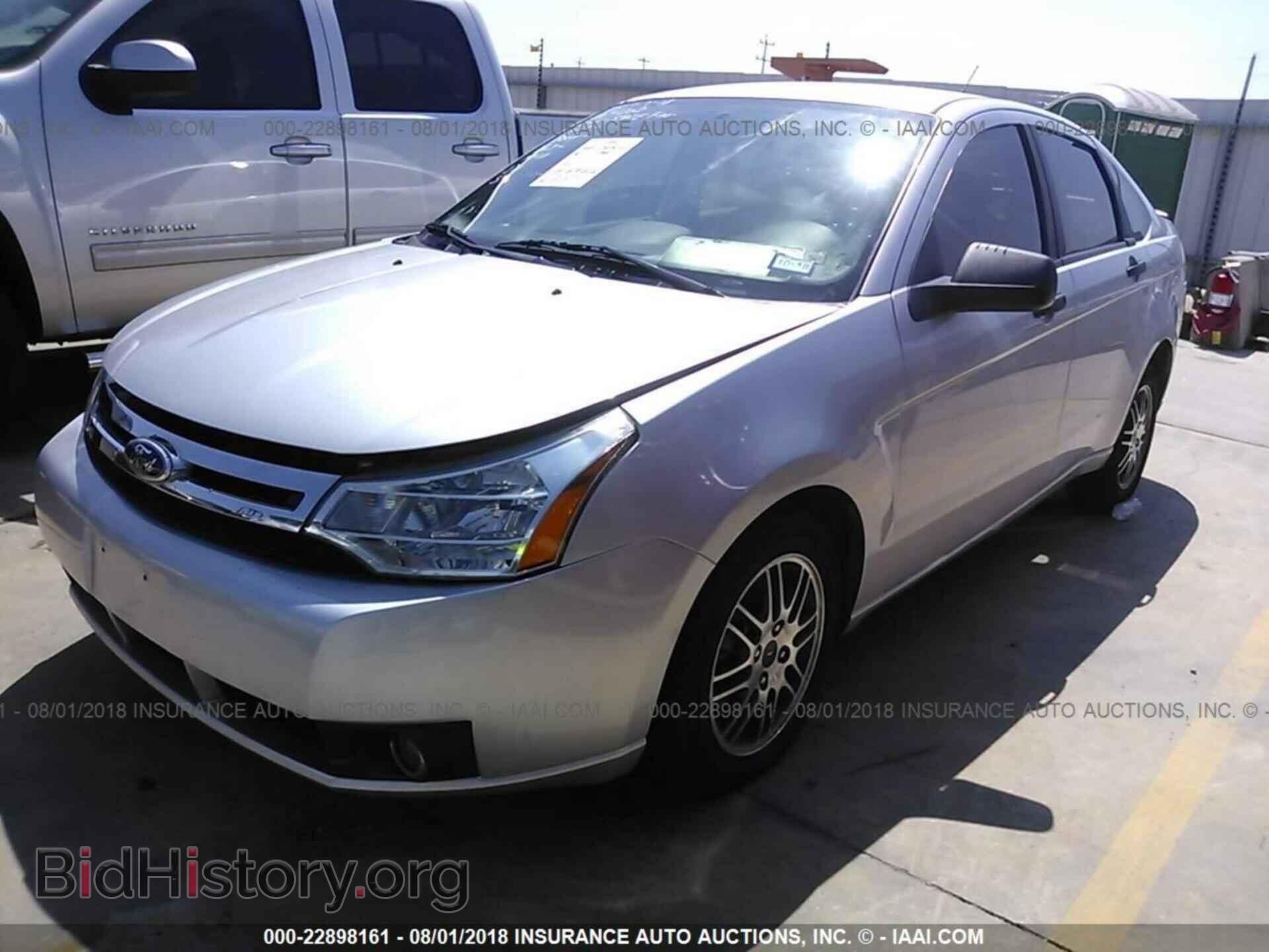 2011 Ford Focus - VIN: 1FAHP3FN8BW102736 - Фото 2
