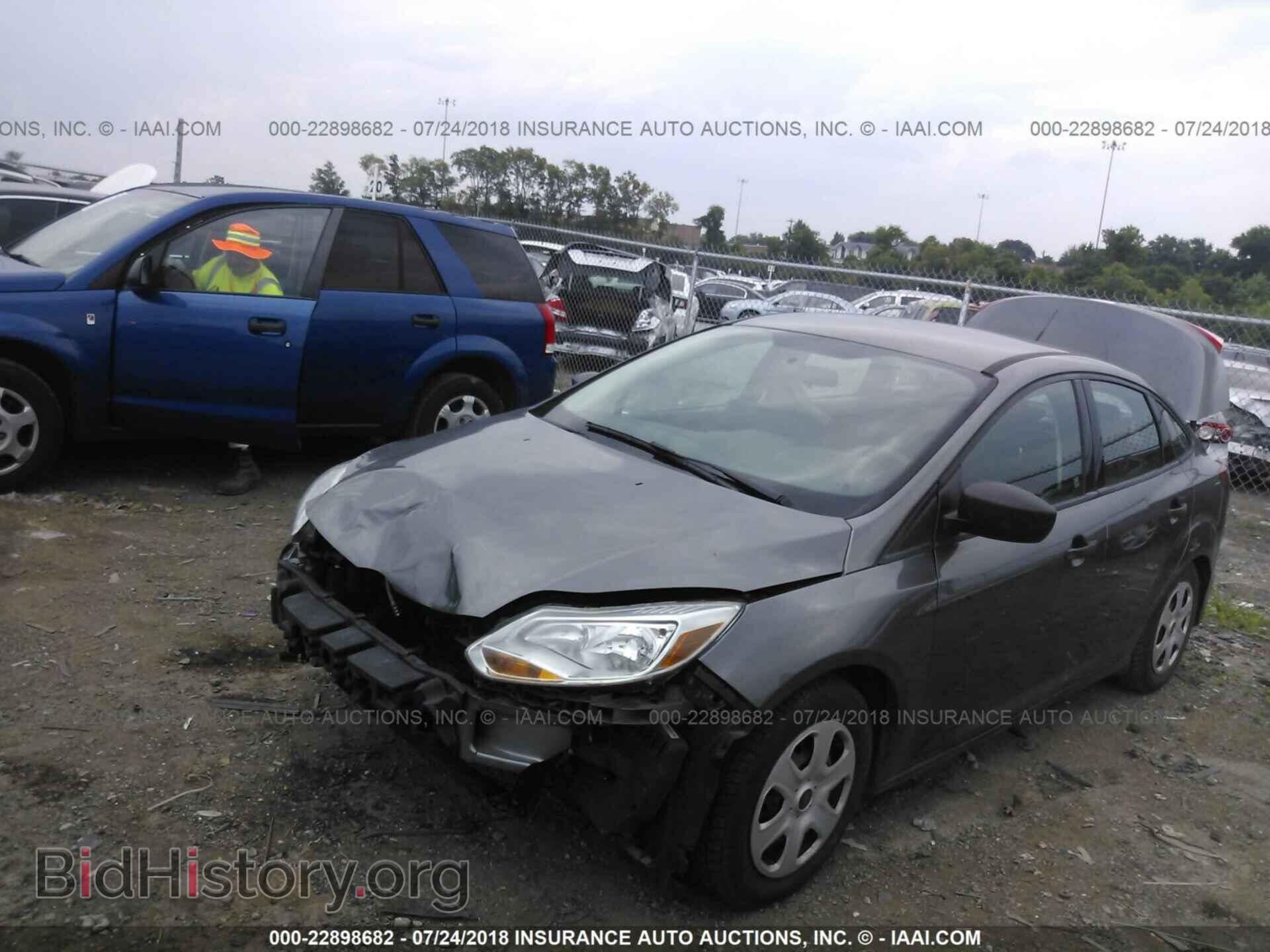 2014 Ford Focus - VIN: 1FADP3E25EL371160 - Photo 2