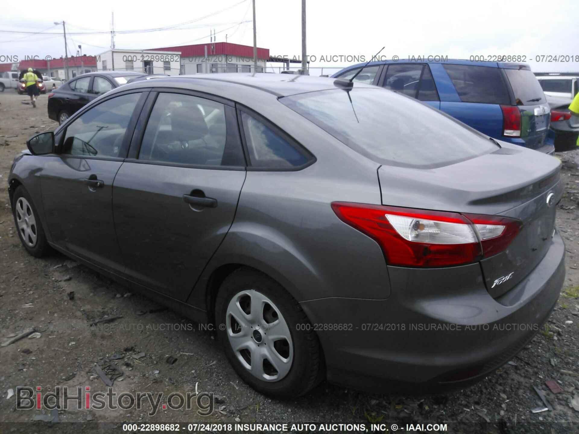 2014 Ford Focus - VIN: 1FADP3E25EL371160 - Photo 3