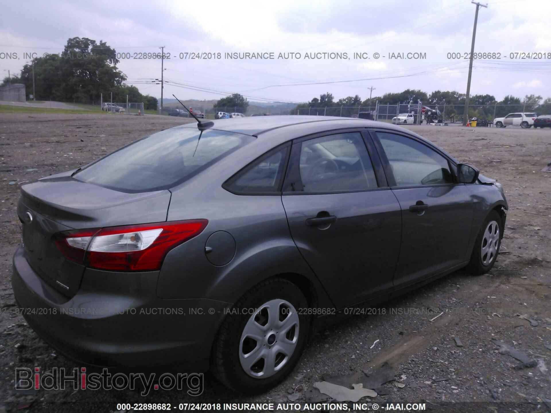 2014 Ford Focus - VIN: 1FADP3E25EL371160 - Photo 4