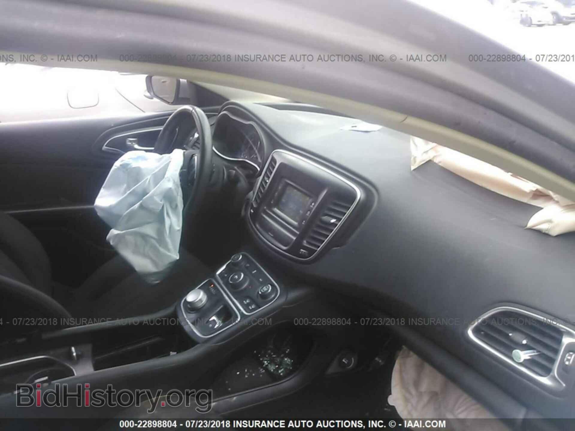 2016 Chrysler 200 - VIN: 1C3CCCAB5GN131240 - Photo 5