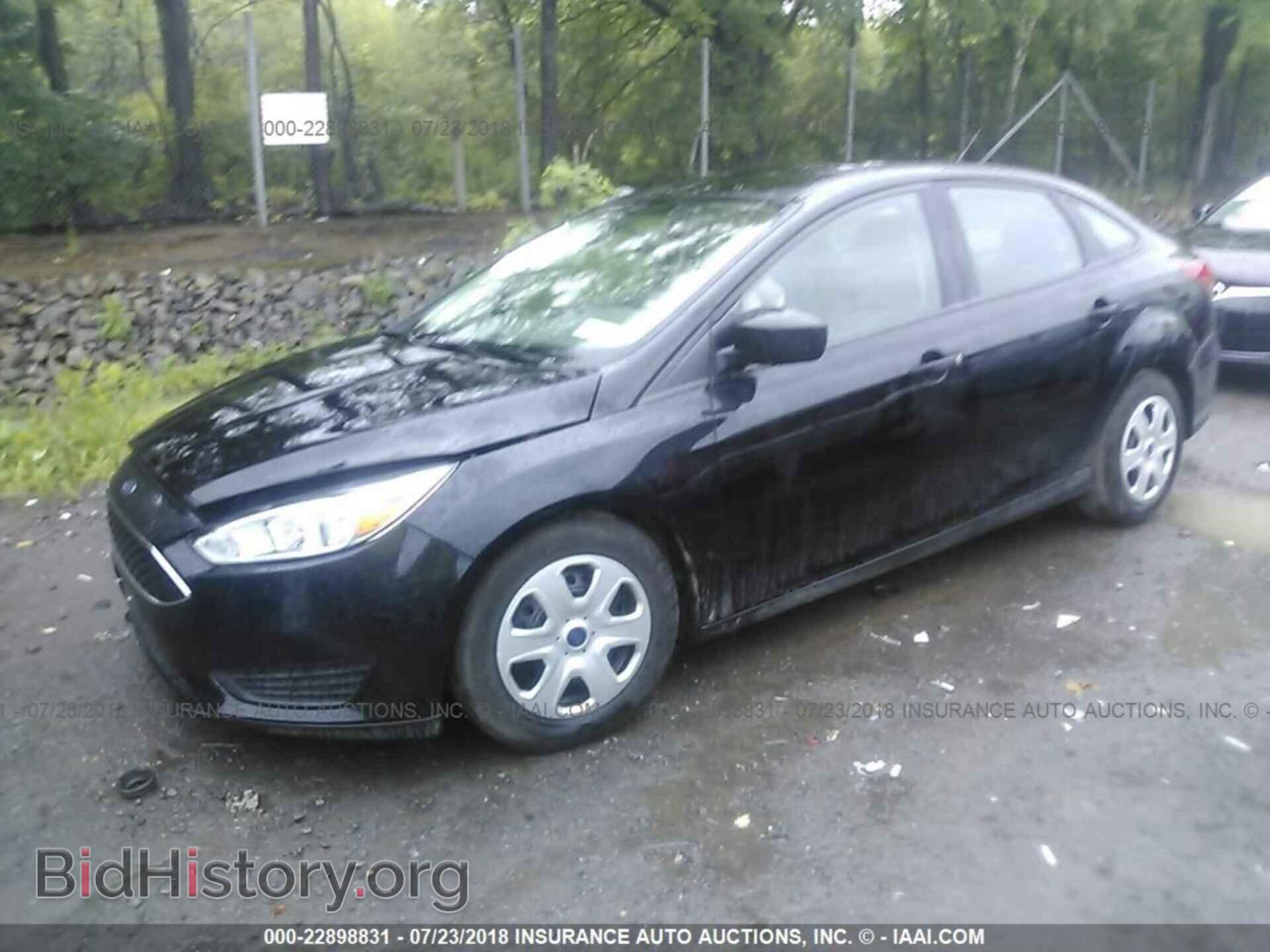 2016 Ford Focus - VIN: 1FADP3E25GL385028 - Photo 2