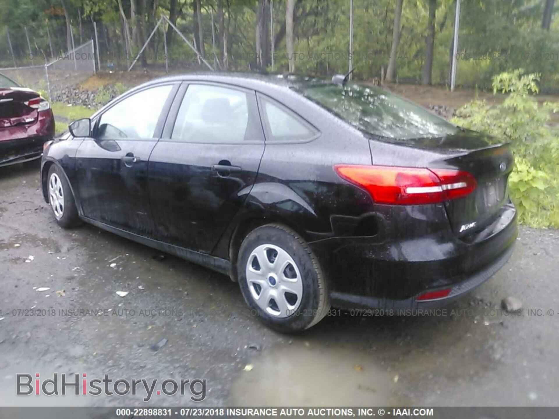 2016 Ford Focus - VIN: 1FADP3E25GL385028 - Photo 3