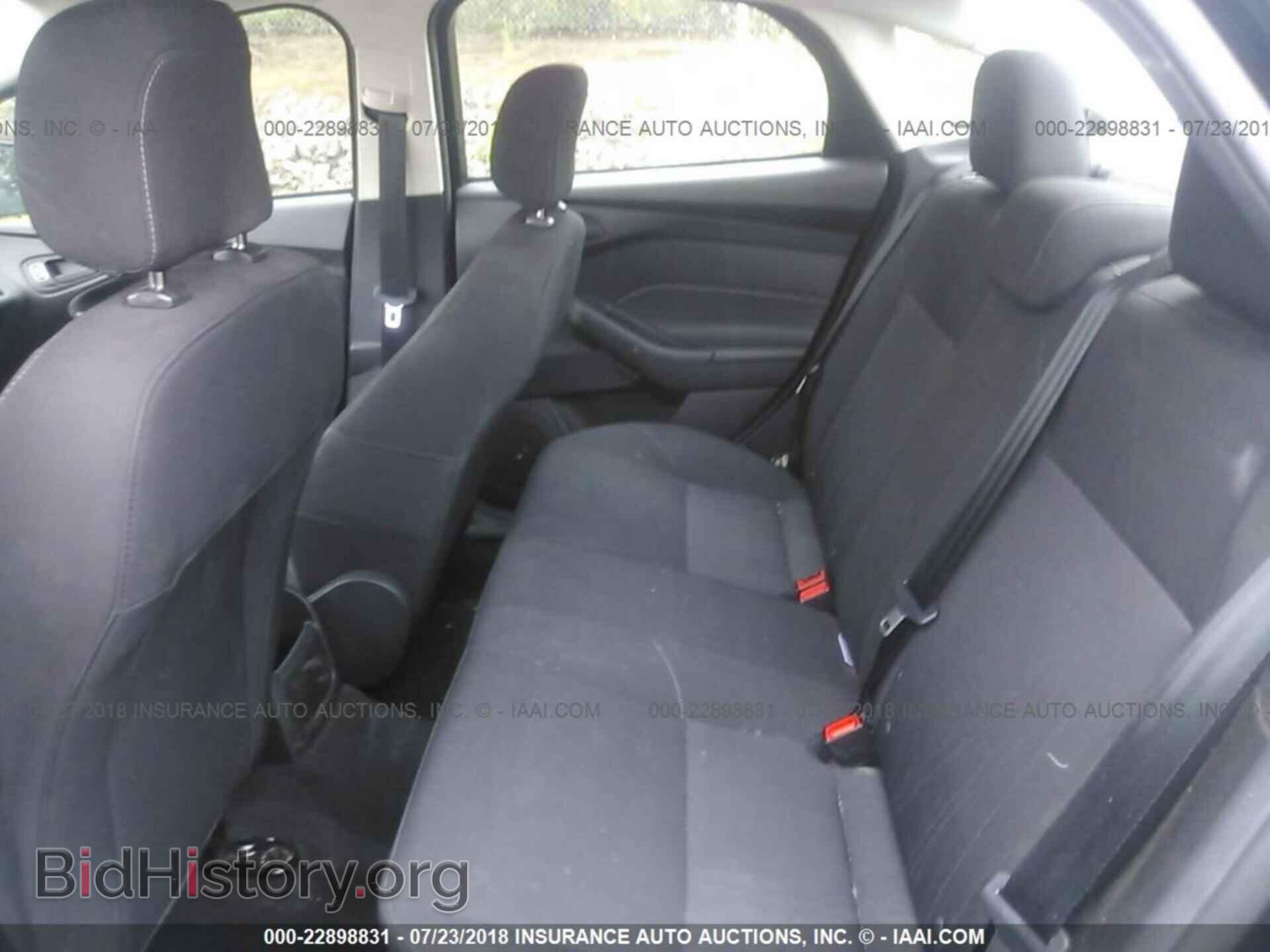 2016 Ford Focus - VIN: 1FADP3E25GL385028 - Photo 8
