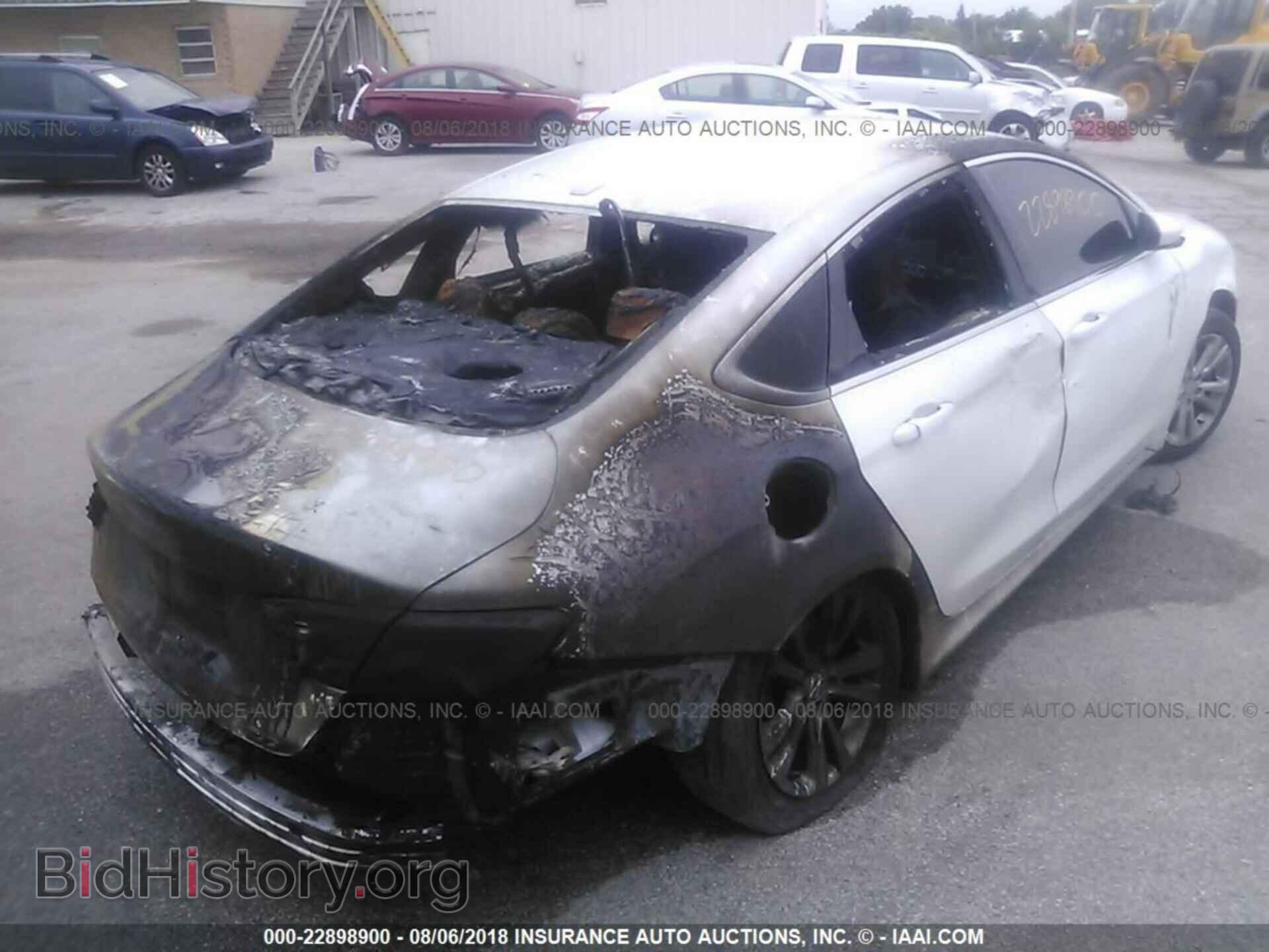 2015 Chrysler 200 - VIN: 1C3CCCABXFN692323 - Photo 4