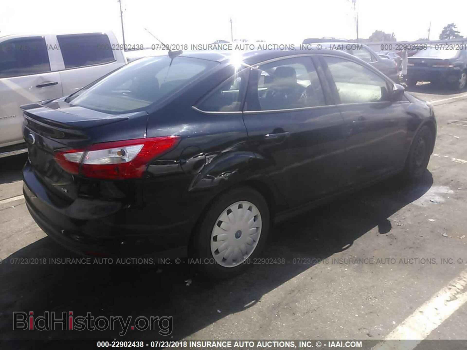 2012 Ford Focus - VIN: 1FAHP3F24CL241044 - Photo 4