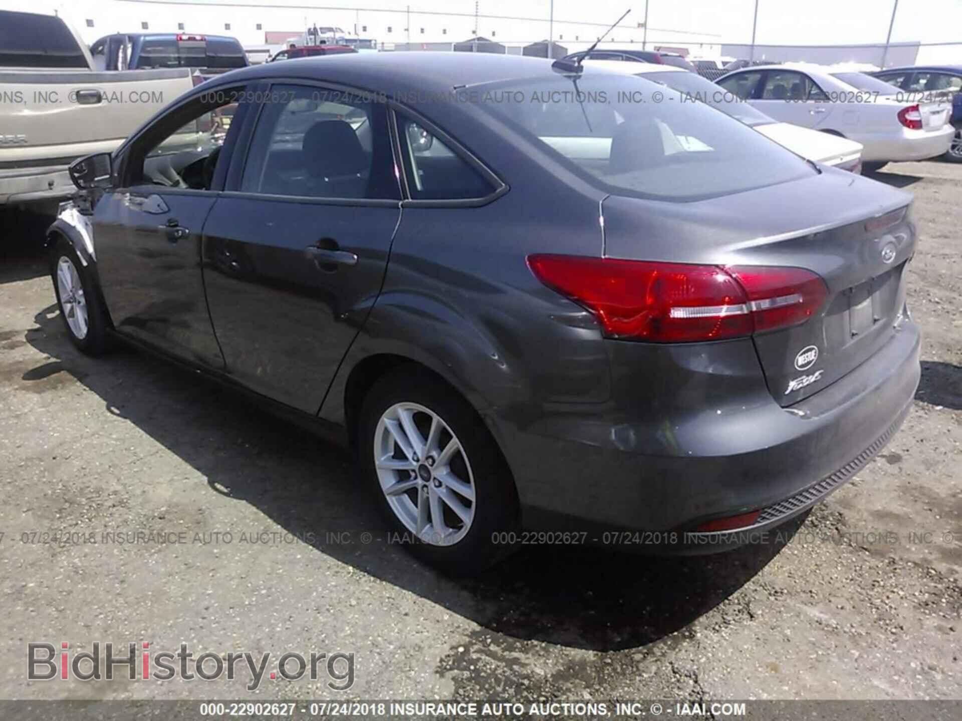 2015 Ford Focus - VIN: 1FADP3F20FL231677 - Photo 3