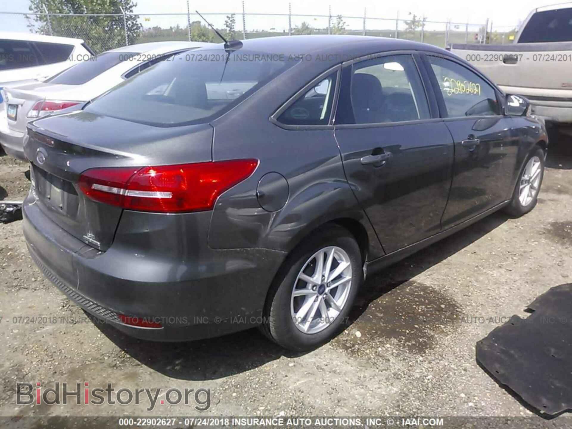 2015 Ford Focus - VIN: 1FADP3F20FL231677 - Photo 4