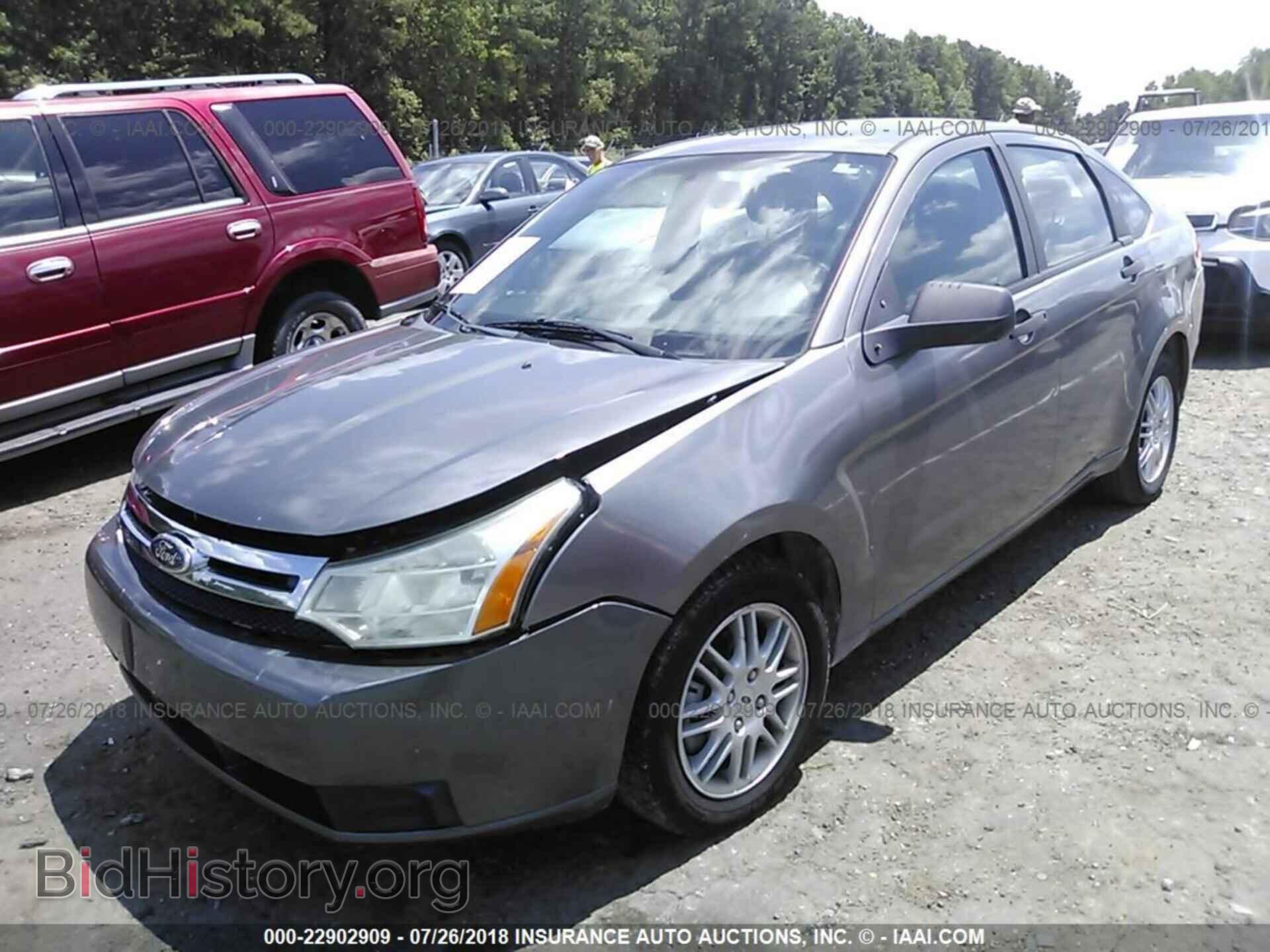 2011 Ford Focus - VIN: 1FAHP3FN7BW198410 - Фото 2